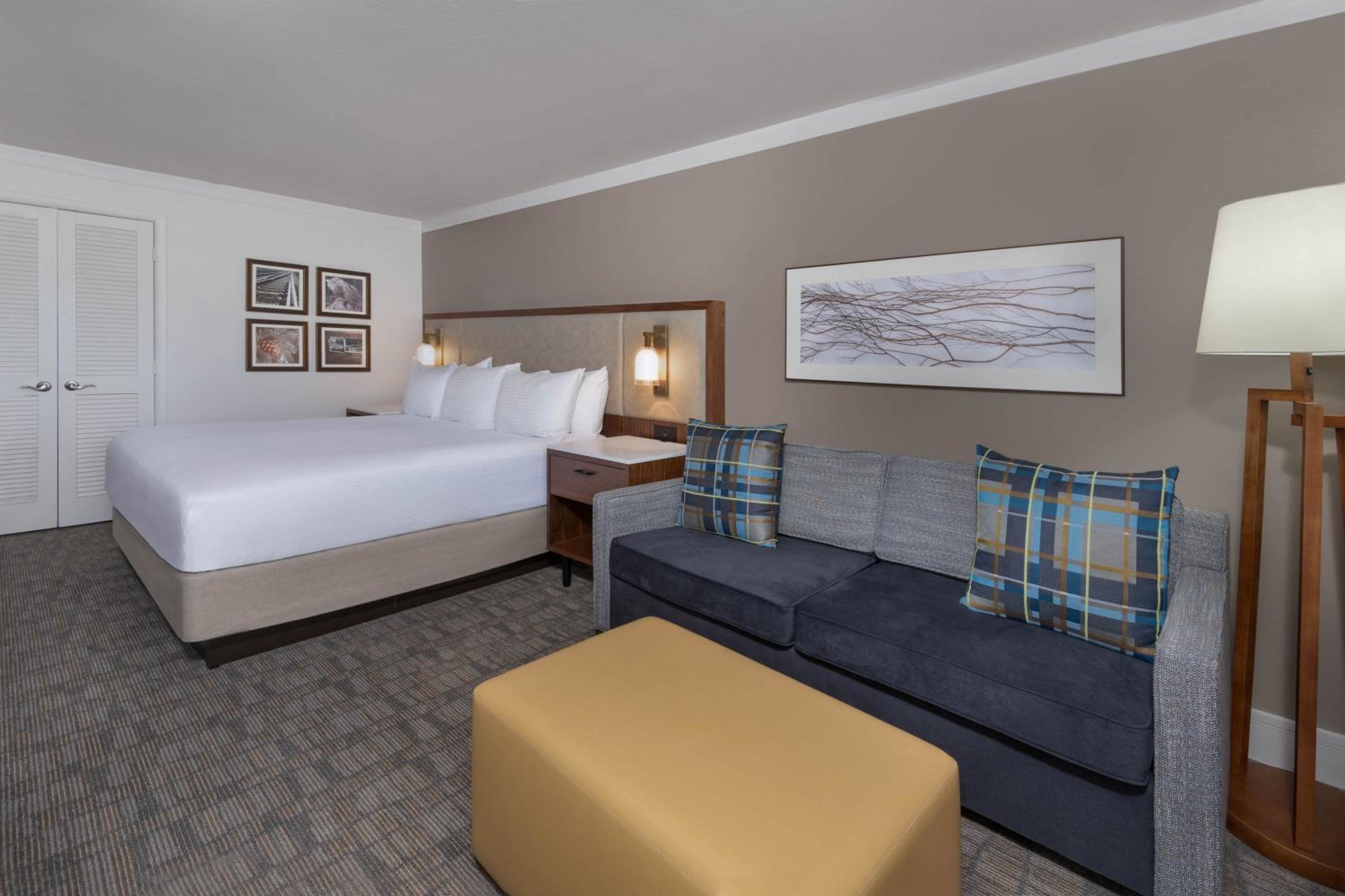 King Room with Sofa Bed and Resort View - Photo 2