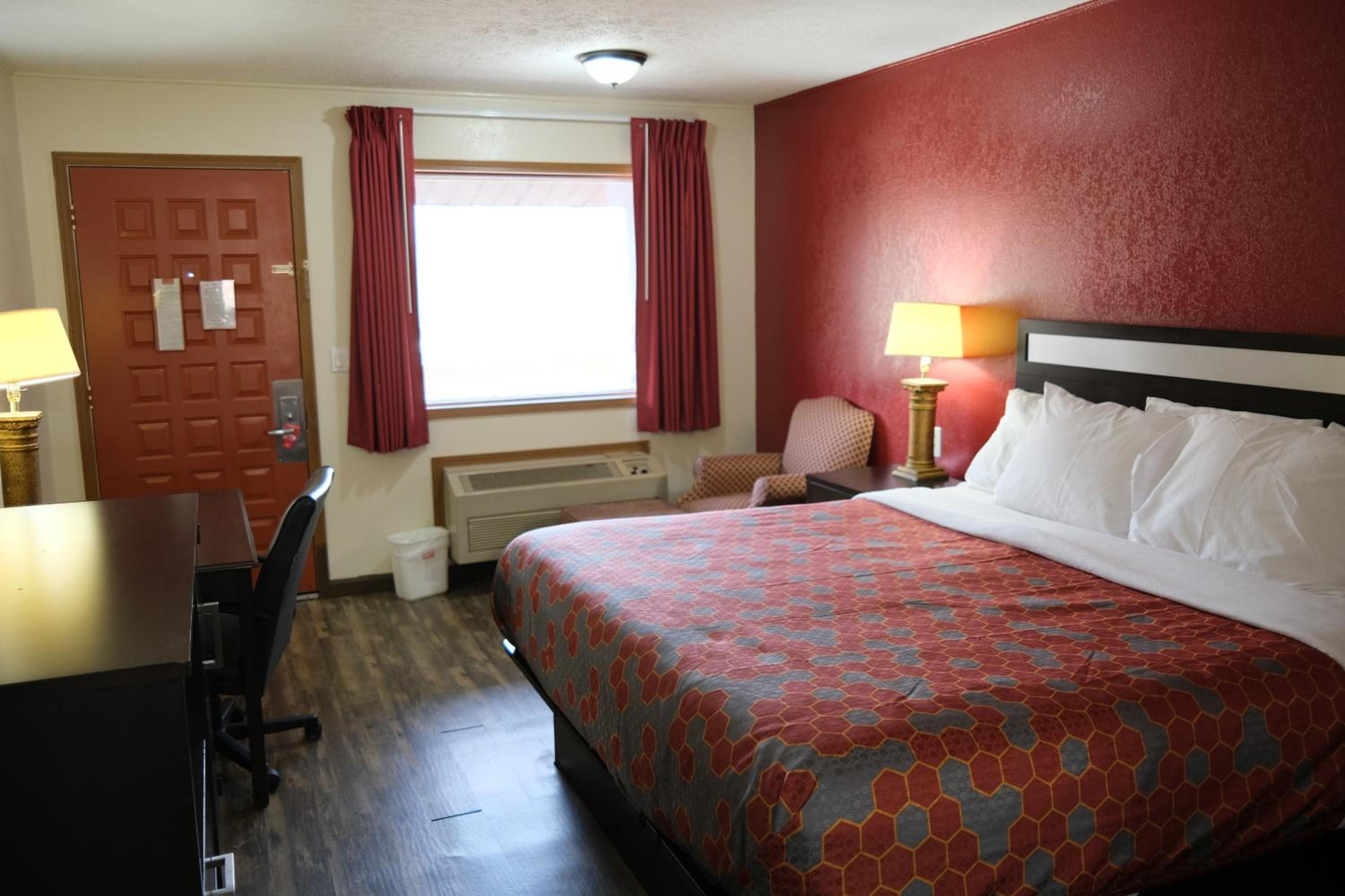 Queen Room - Non-Smoking - Photo 2