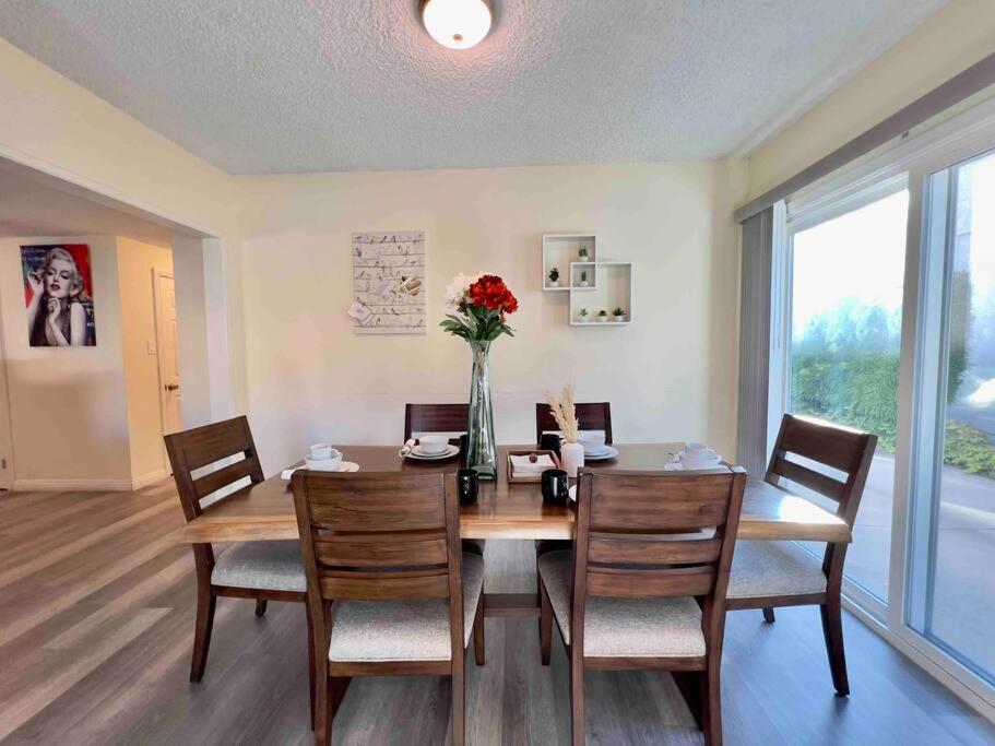 Three-Bedroom Apartment photo 2