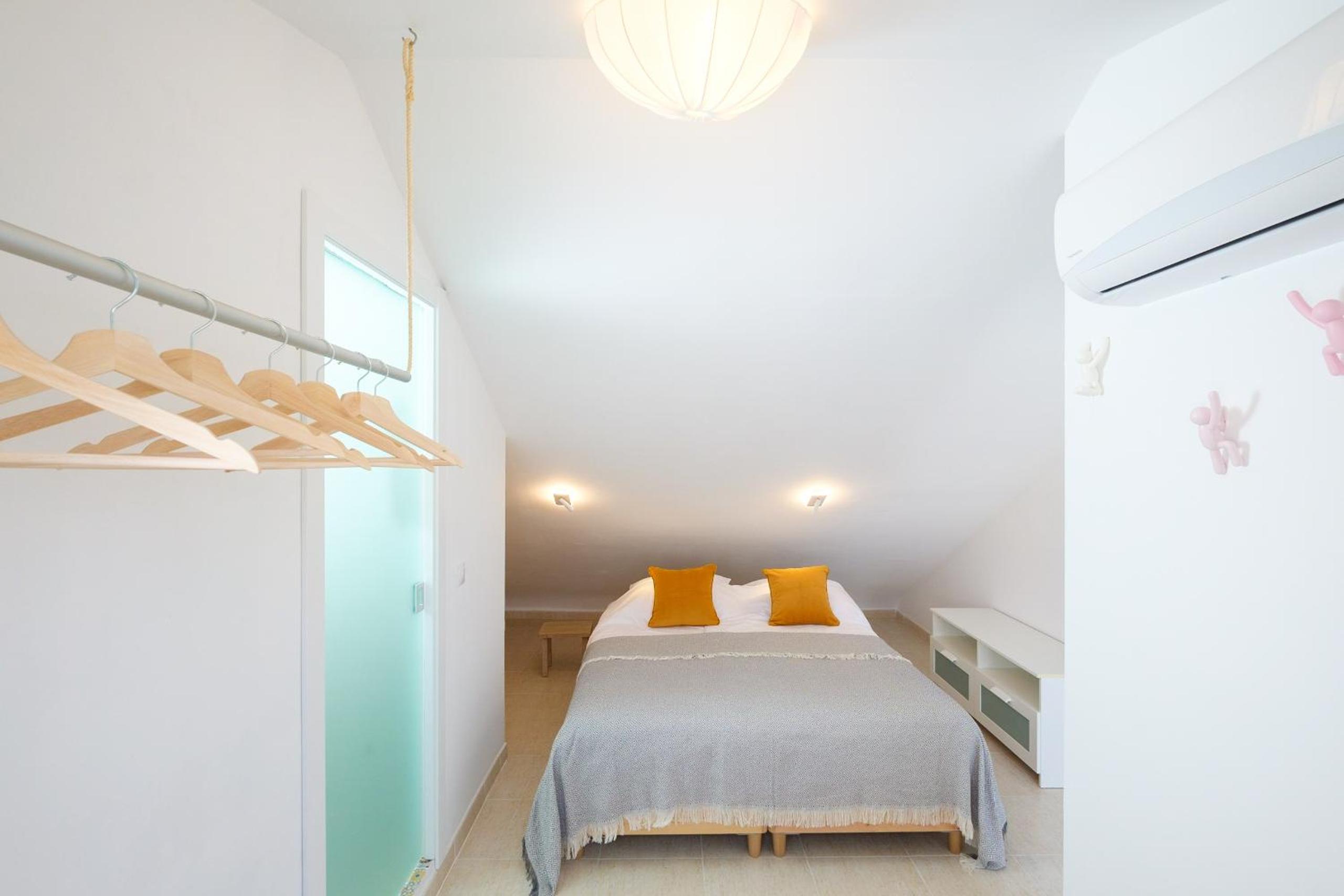Apartamento de Dos Habitaciones con Terraza