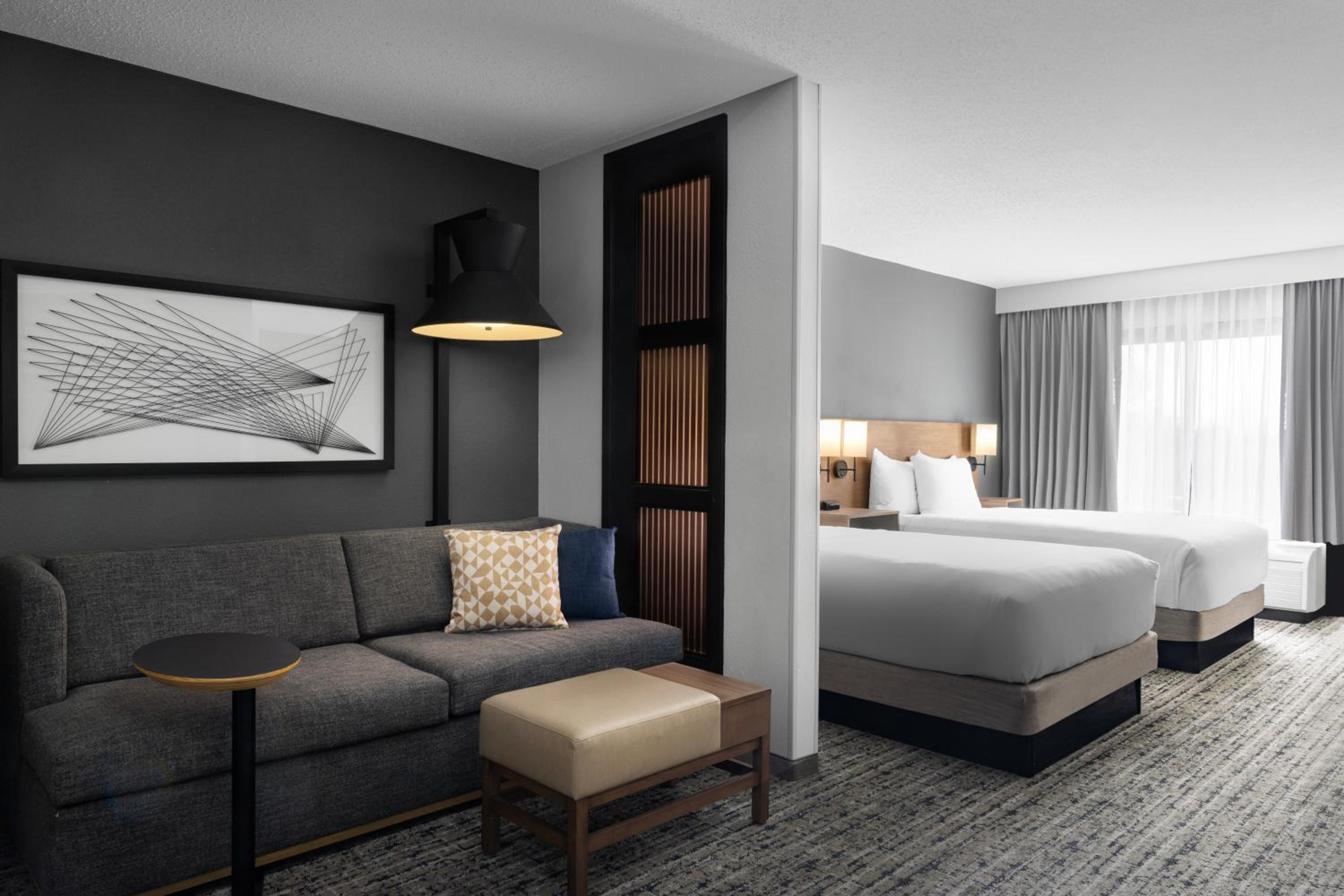 Double Room with Two Double Beds and Sofa Bed - Photo 5
