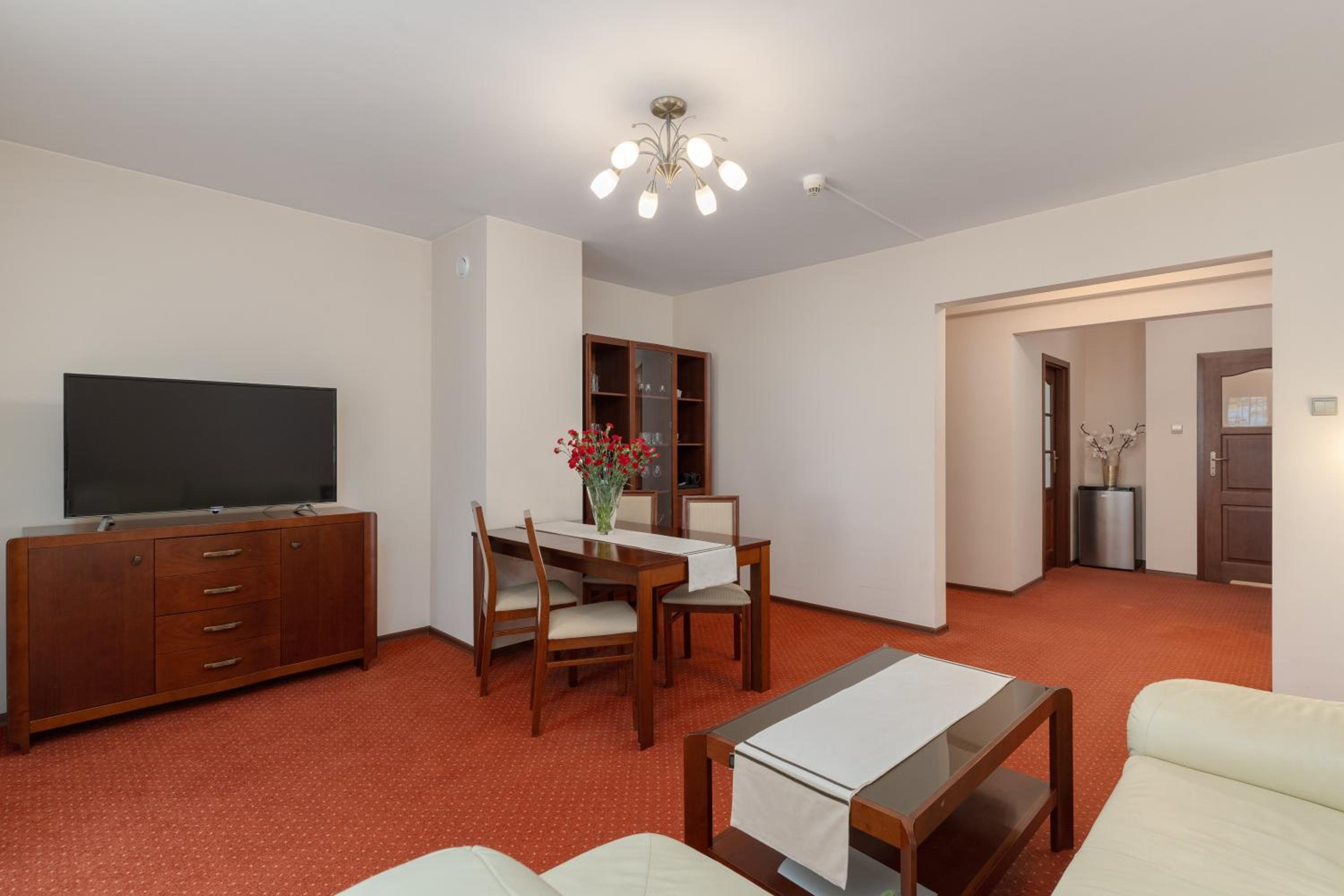 One-Bedroom Suite - Photo 6