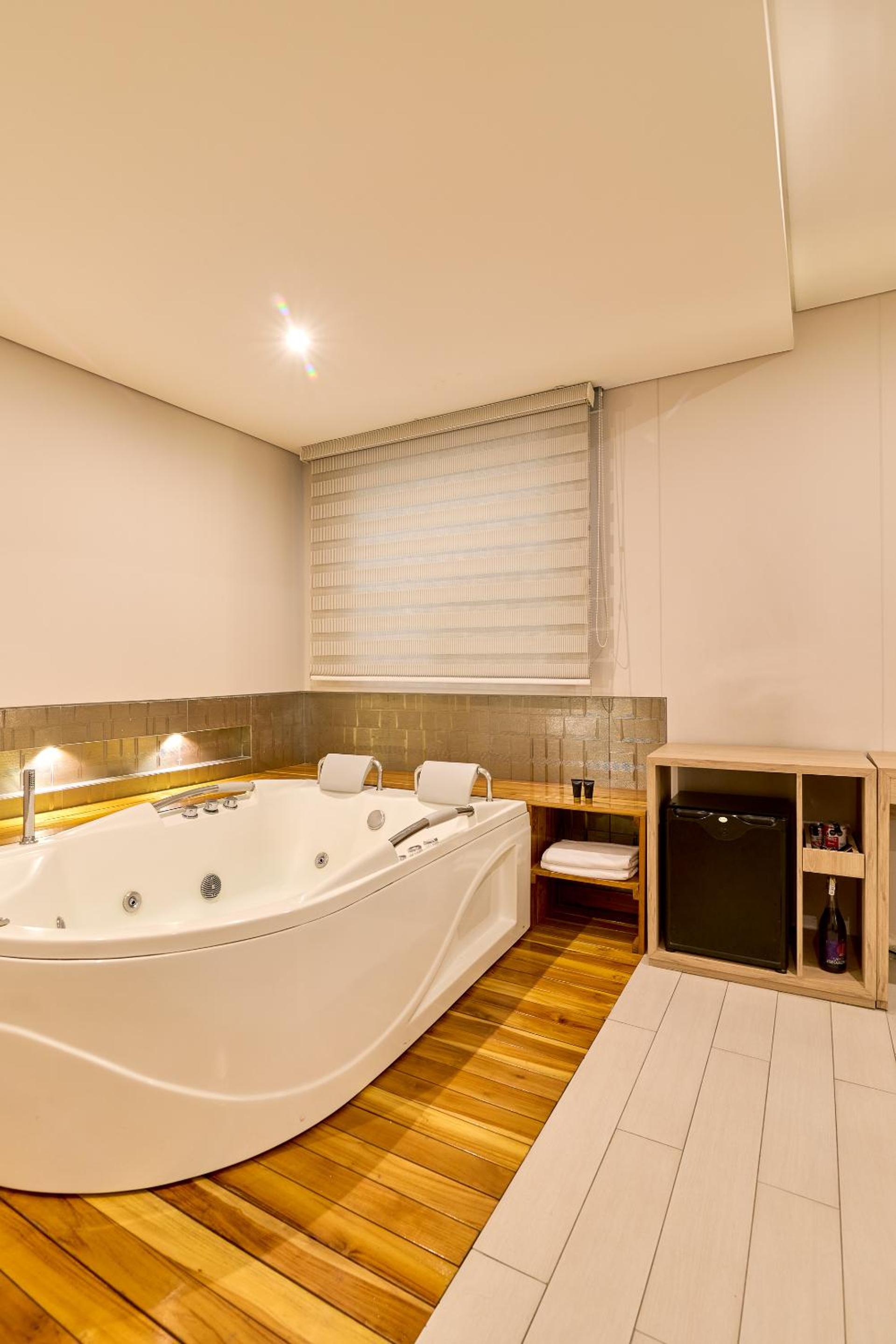 Superior Double Room with Spa Bath photo 3