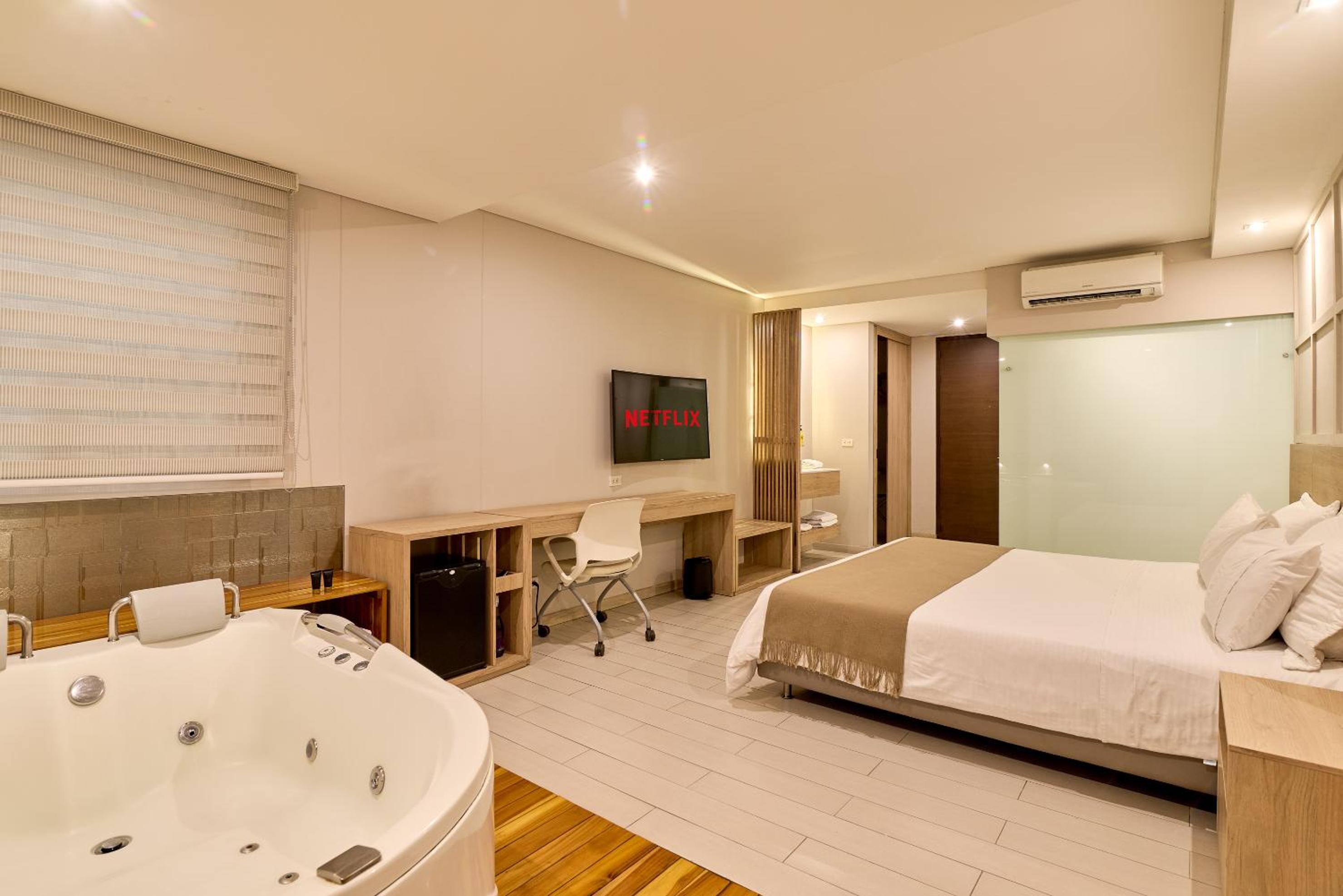 Superior Double Room with Spa Bath photo 1