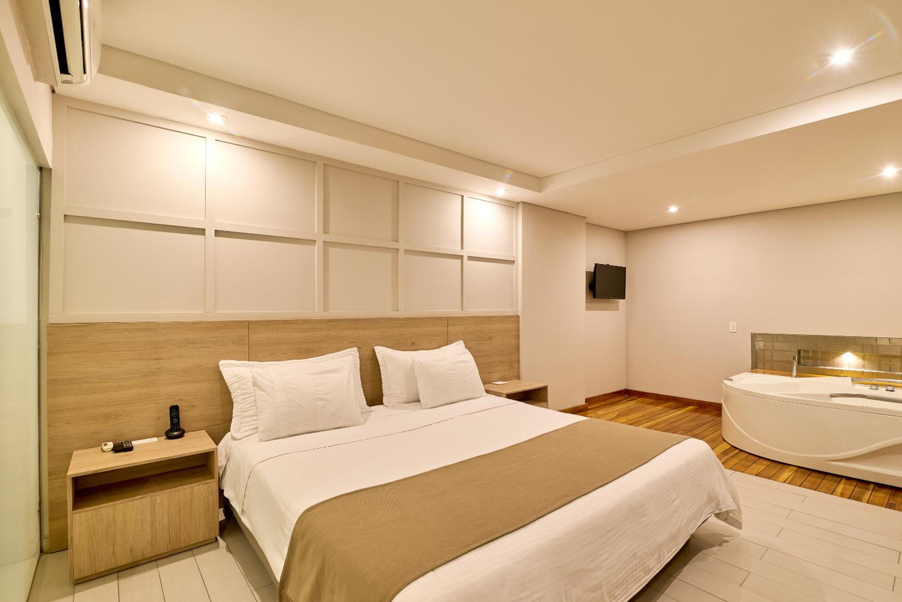 Superior Double Room with Spa Bath photo 2