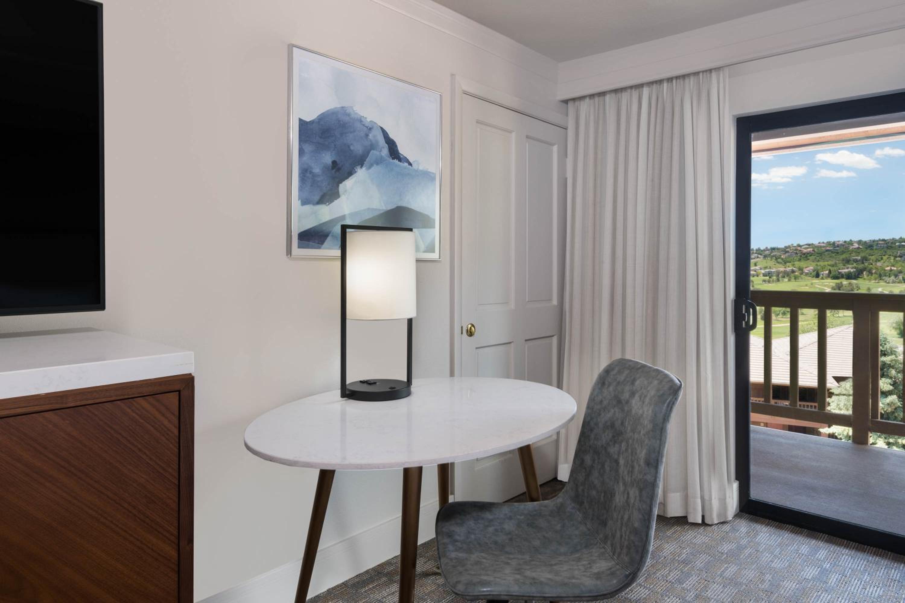 King Room with Resort View - High Floor - Photo 3