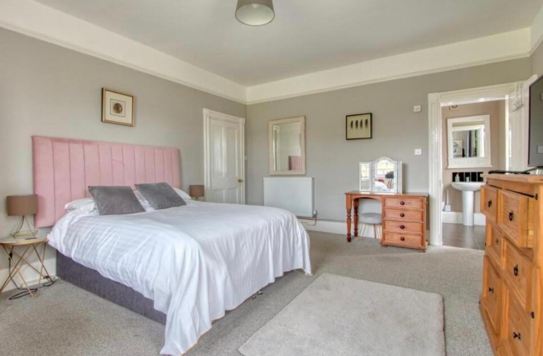 One-Bedroom Apartment - Photo 6