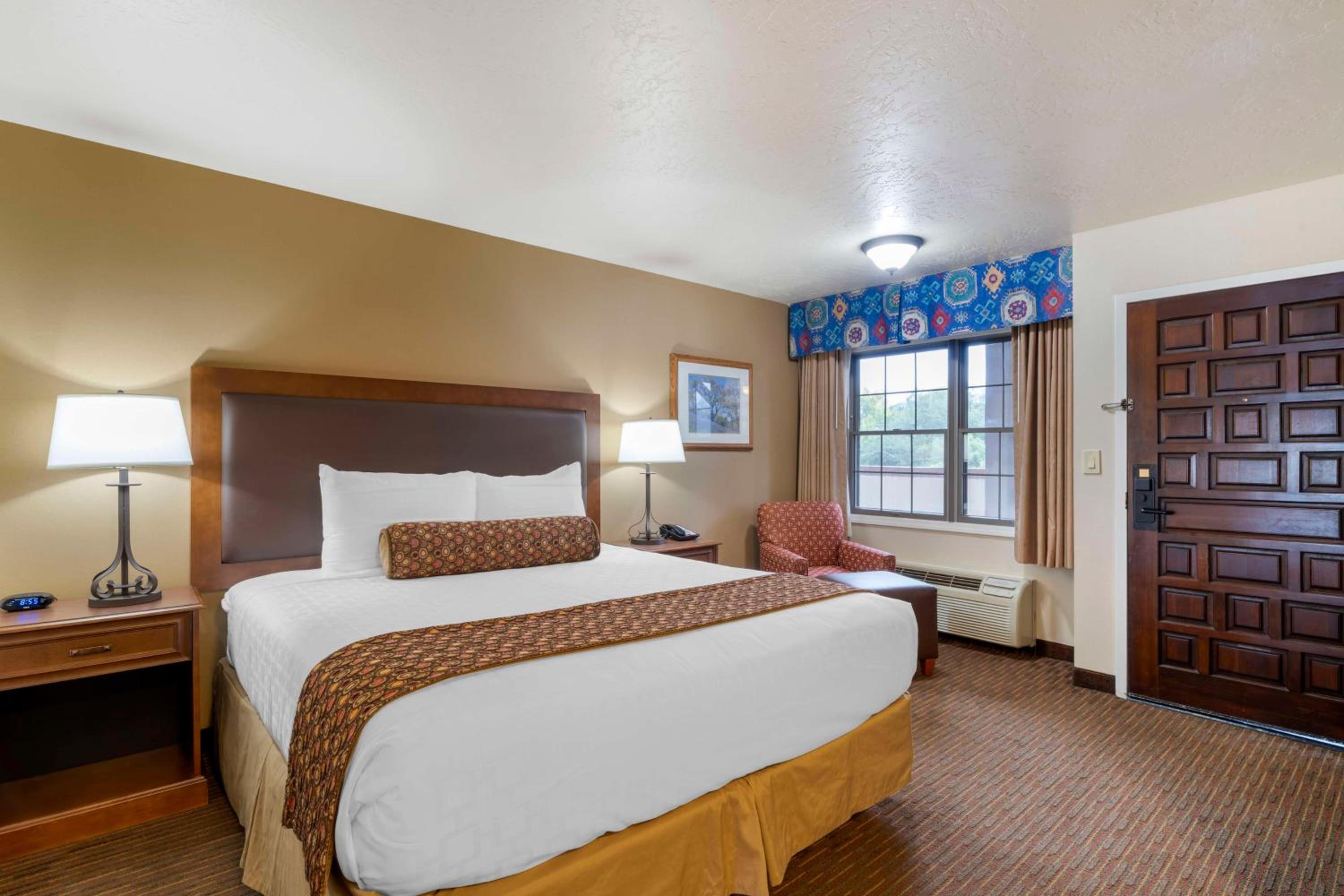 King Room - Poolside - Photo 2