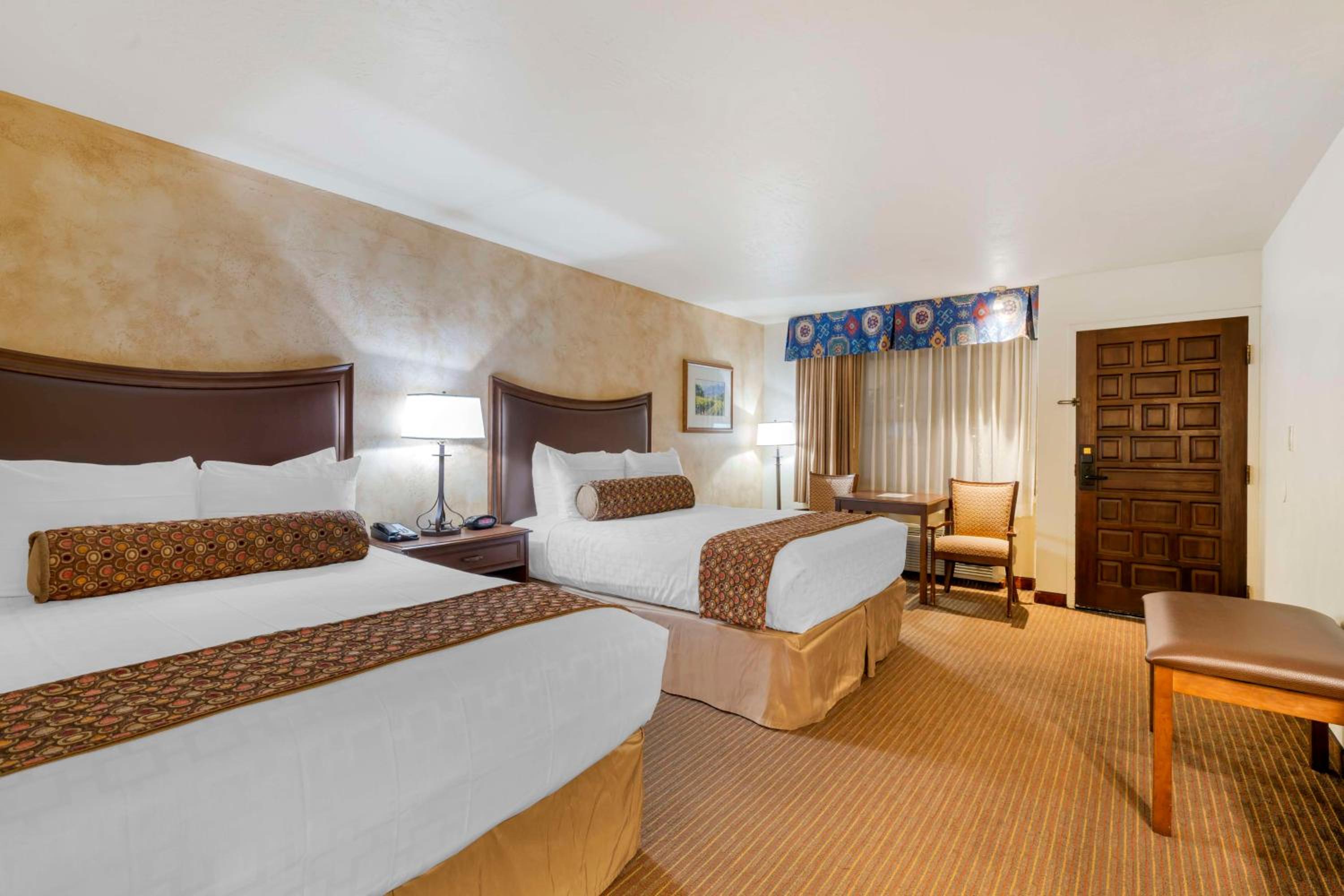 Queen Suite with Walk-In Shower - Disability Access/Non-Smoking - Photo 1