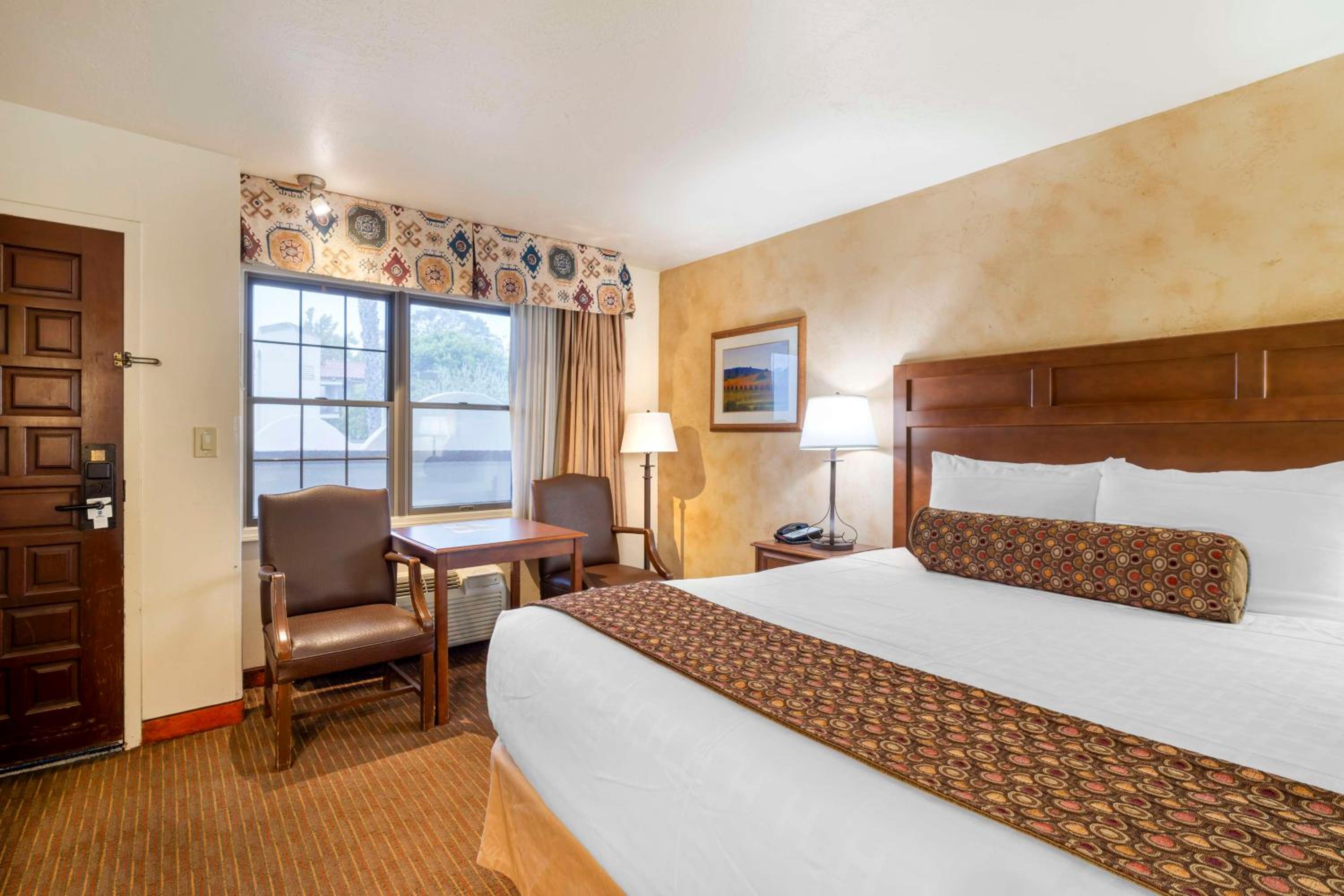 King Room - Non-Smoking - Photo 1