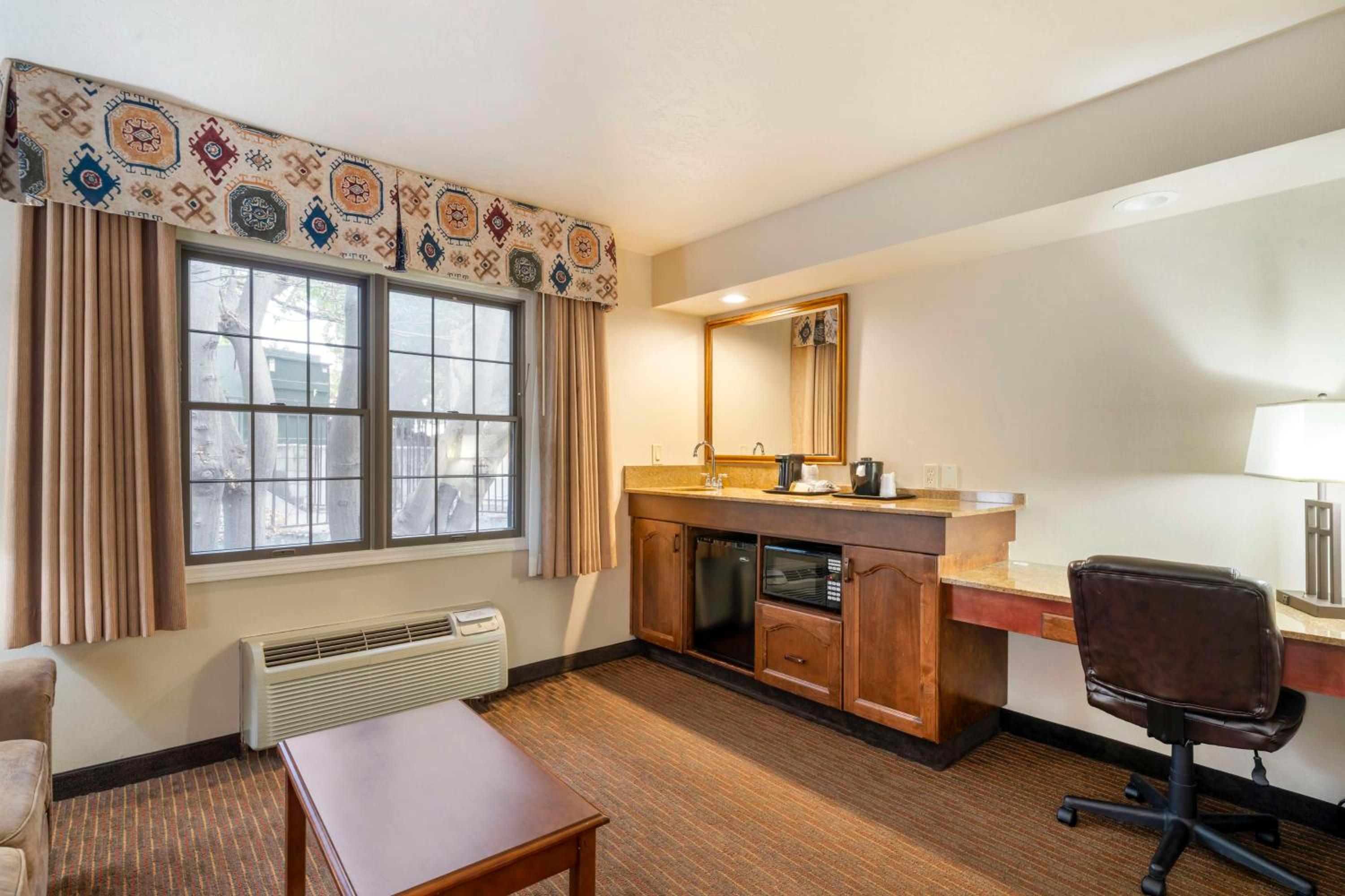 Oversize King Room - Non-Smoking - Photo 4