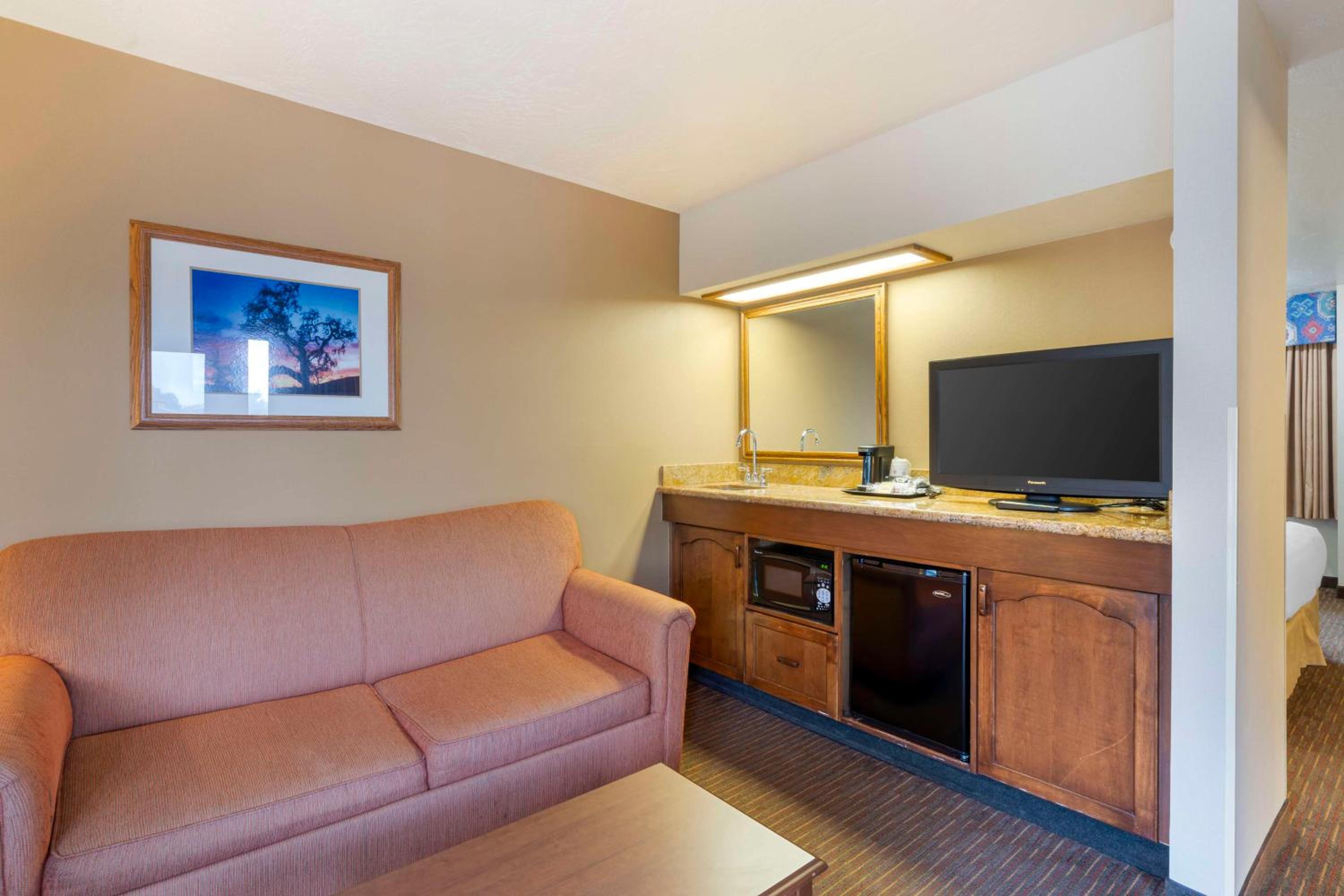 King Room - Poolside - Photo 5