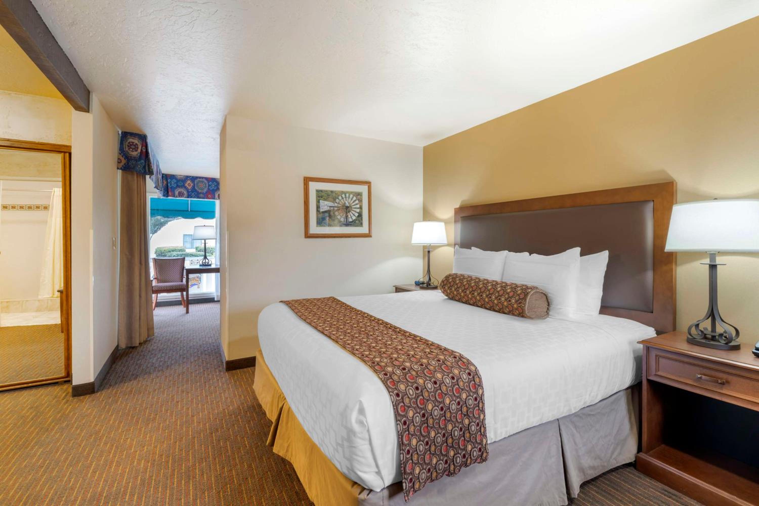King Room - Poolside - Photo 1