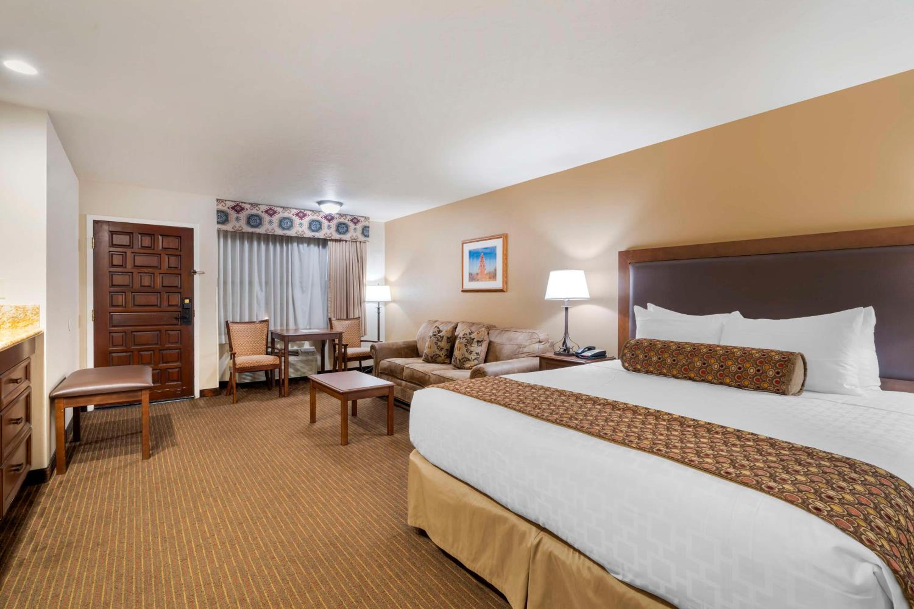 Suite with Walk-In Shower - Disability Access/Non-Smoking - Photo 4