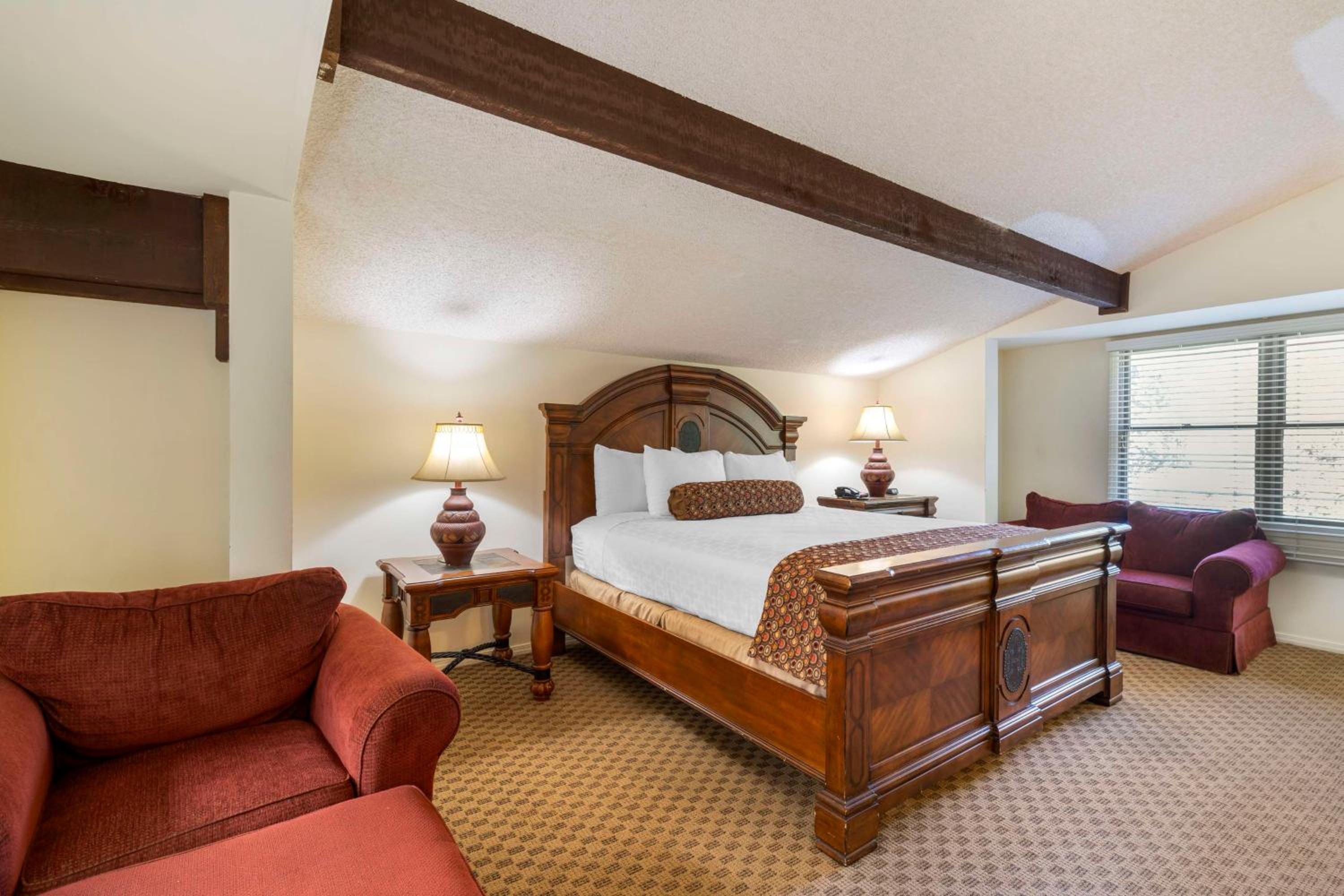 Deluxe Suite