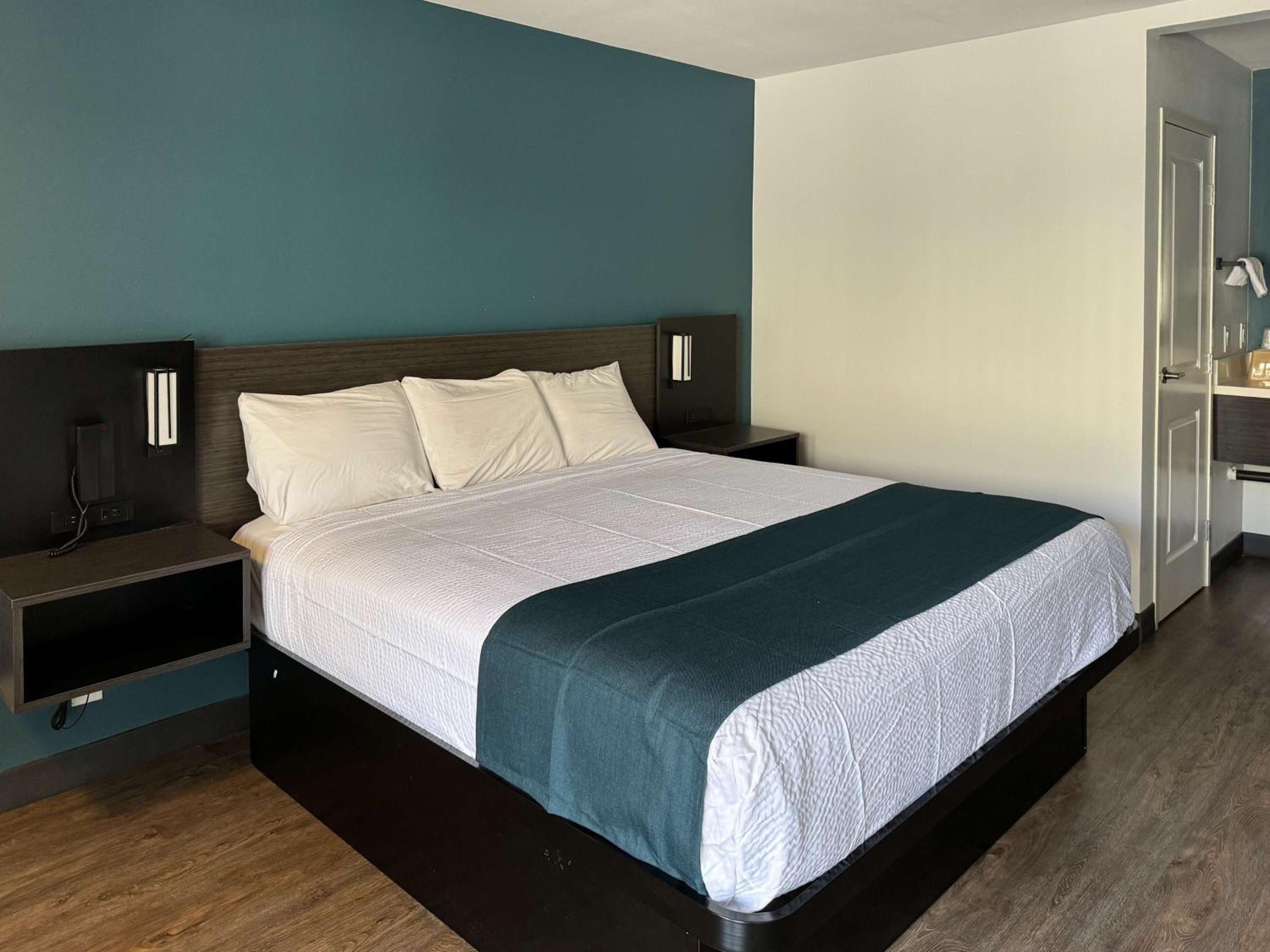 King Room - Disability Access - Non-Smoking - Photo 2