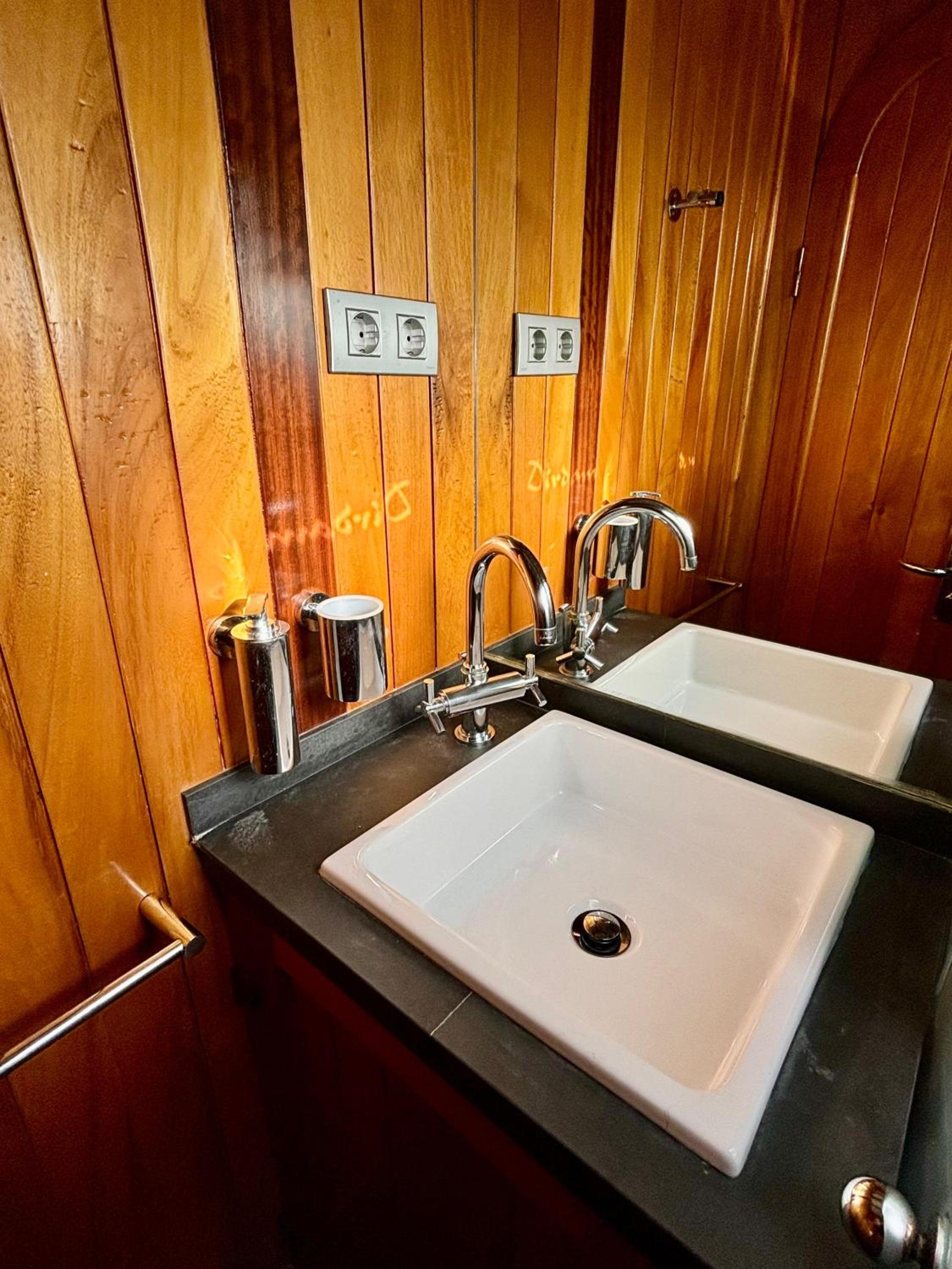 Double Room With Private Bathroom photo 2