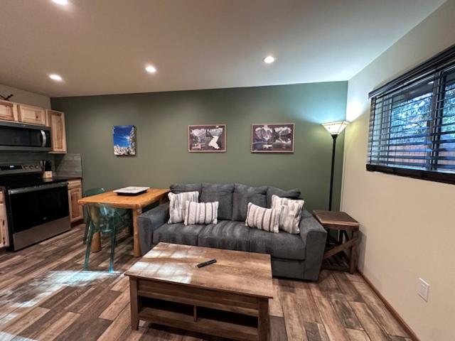 Deluxe Queen Suite