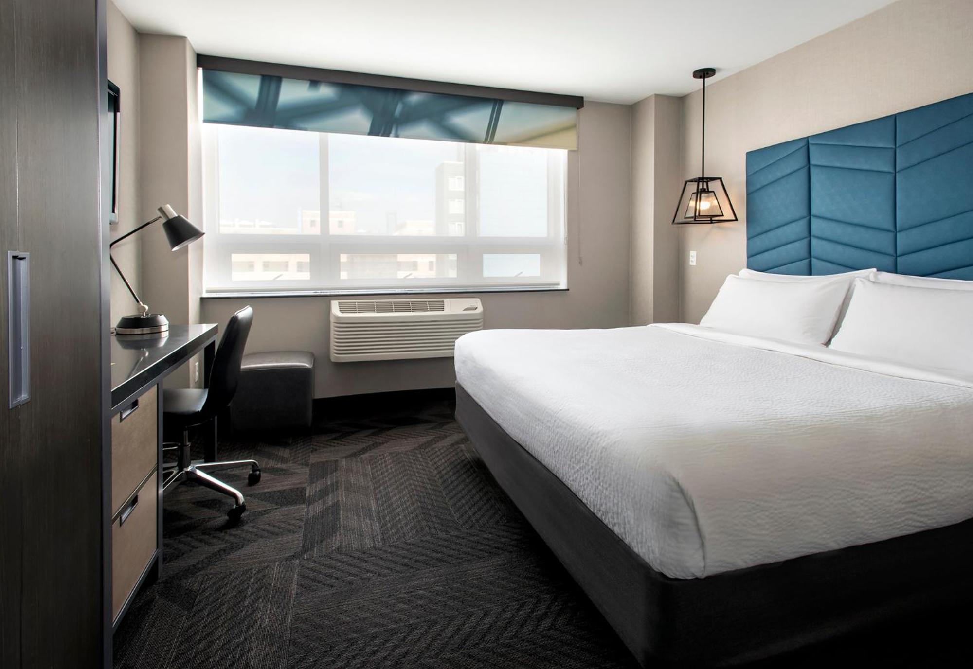 Guest room, 1 King, High Floor,15 and above