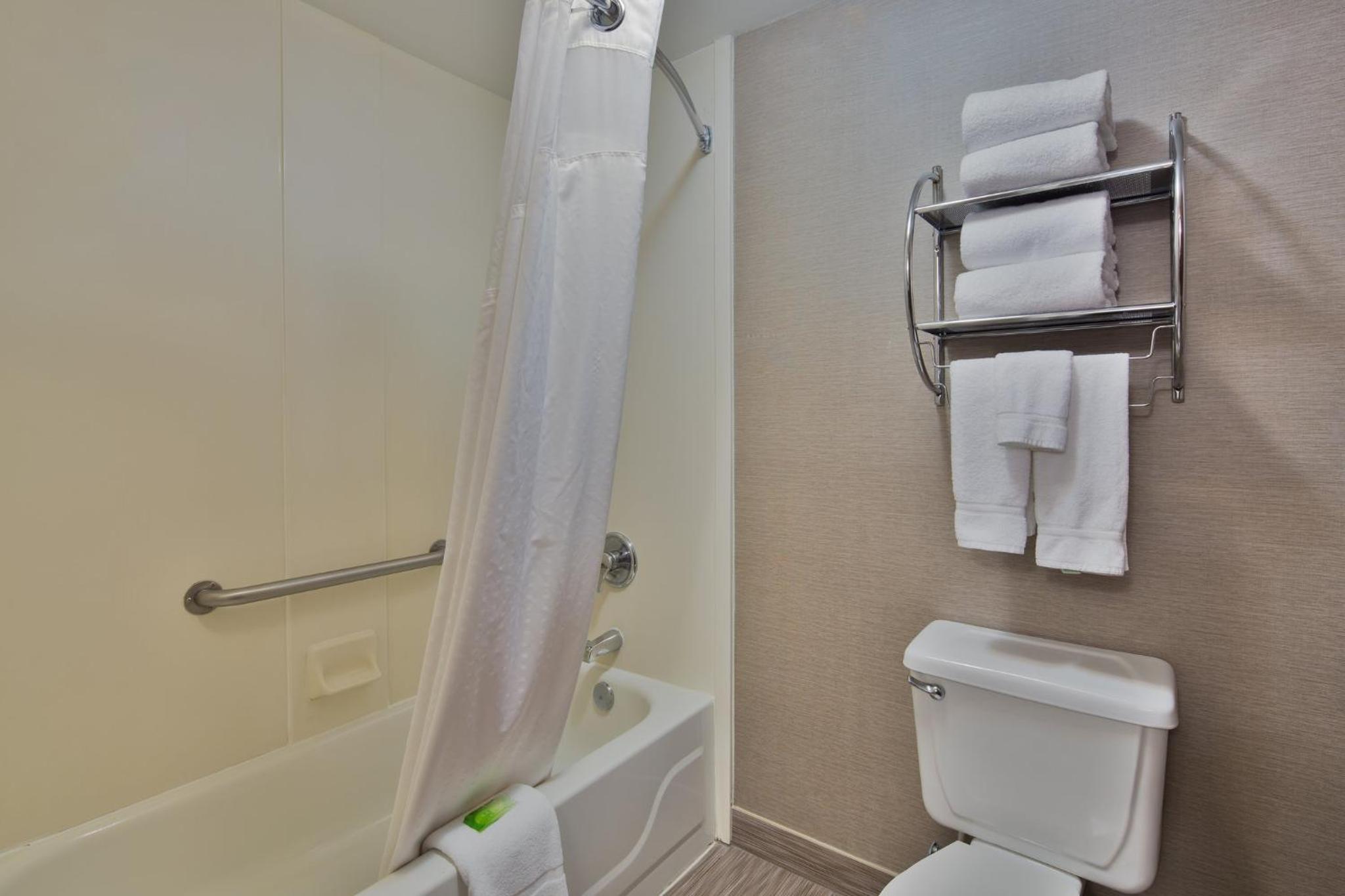 Standard King Room - Photo 4