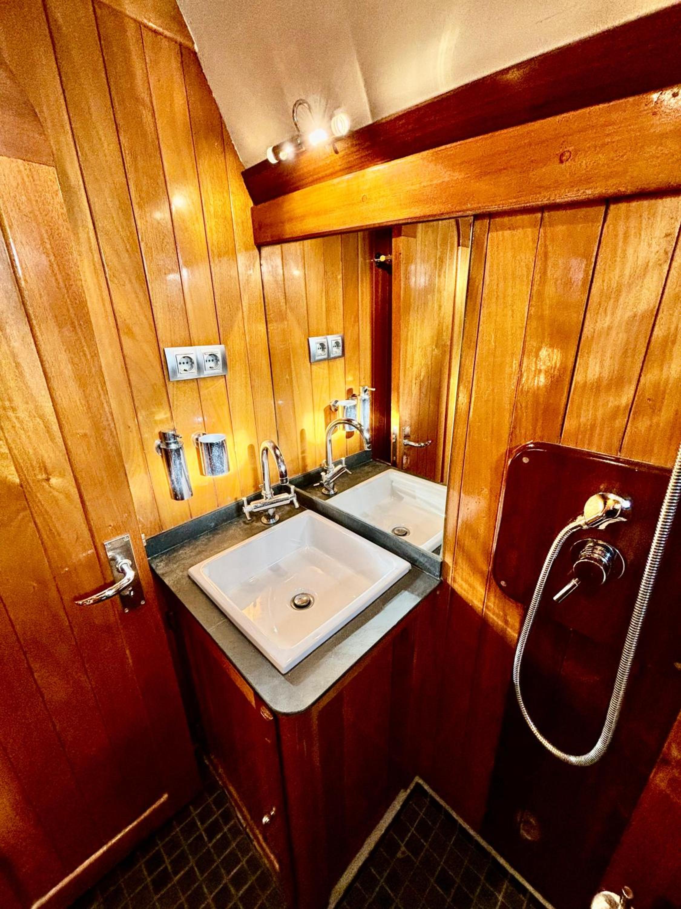 Double Room With Private Bathroom photo 3