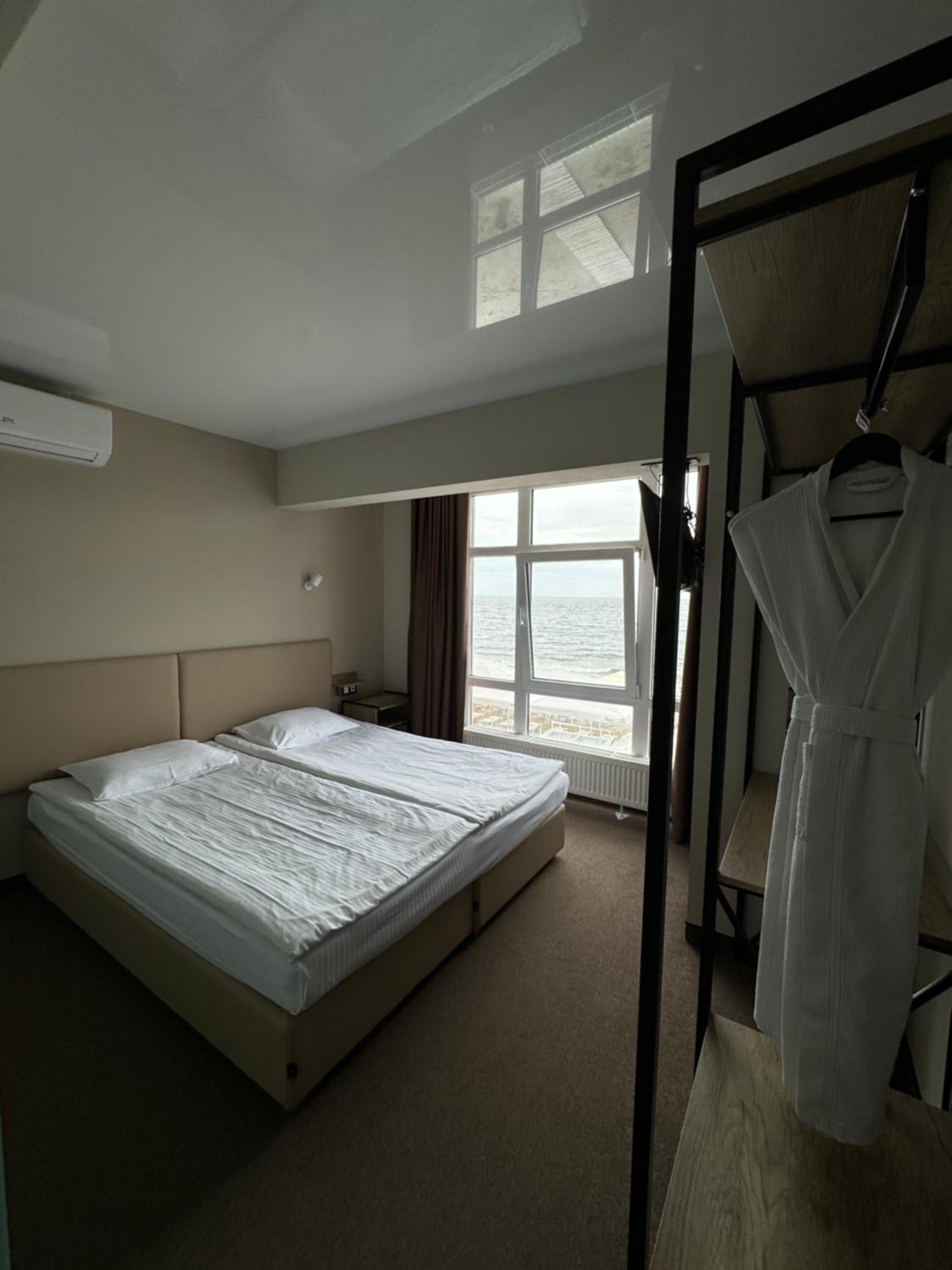 Standard Double or Twin Room with Sea View photo 2
