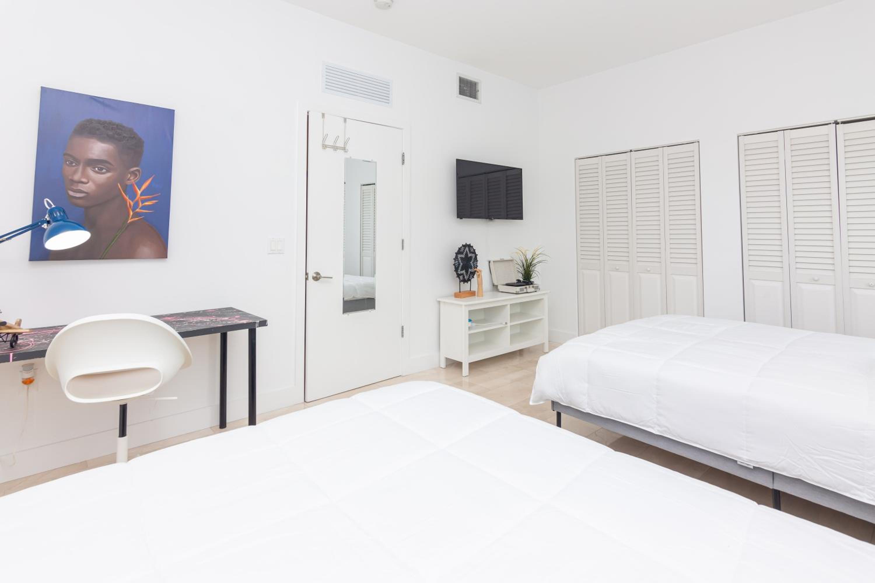 One-Bedroom Apartment photo 2