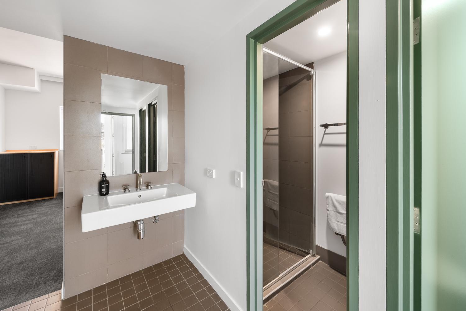 Bed in 6-Bed Mixed Dormitory Room with Private Bathroom