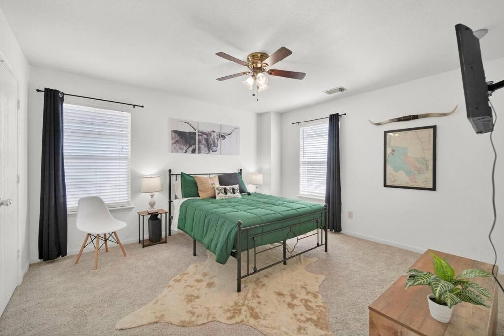 Four-Bedroom House photo 3