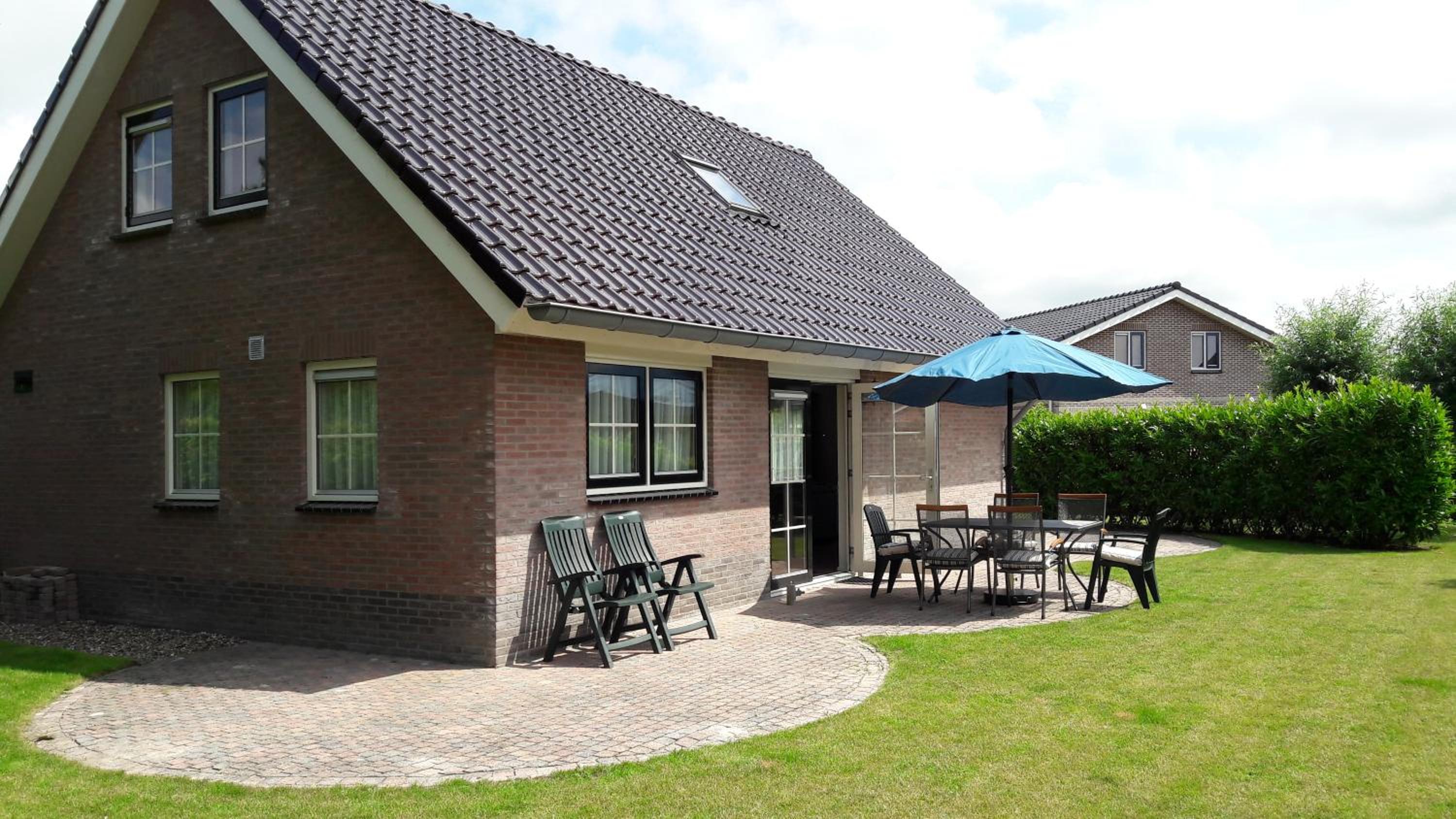 Three-Bedroom House photo 3
