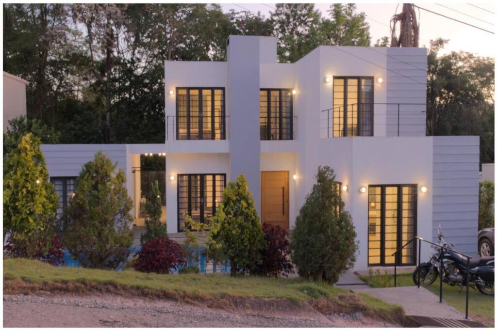 Four-Bedroom House photo 2