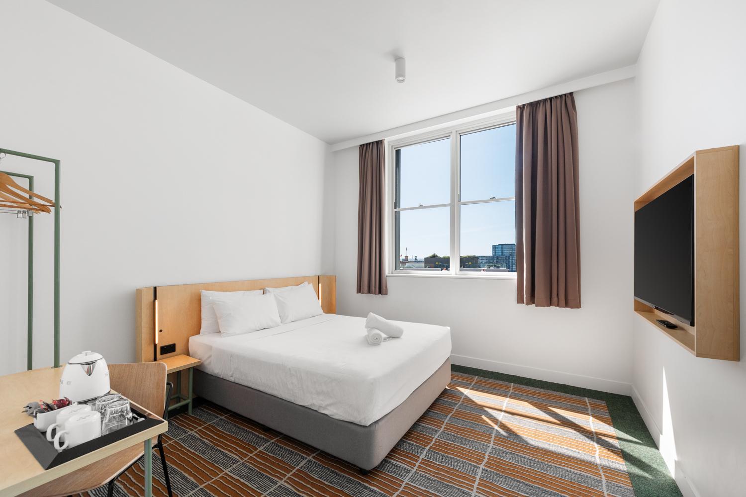 Queen Opera Harbor View Ensuite