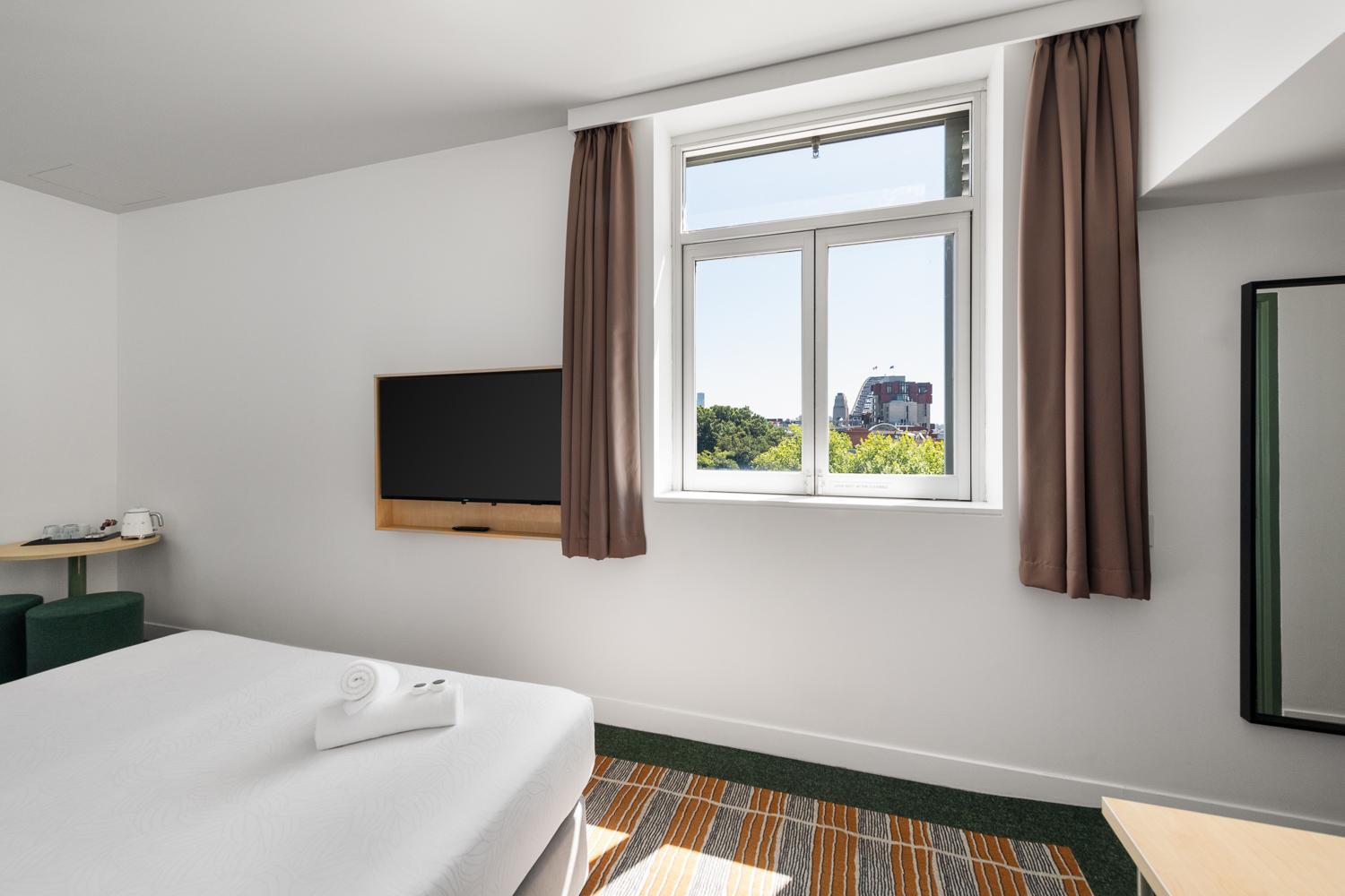 King Opera Harbor View Ensuite