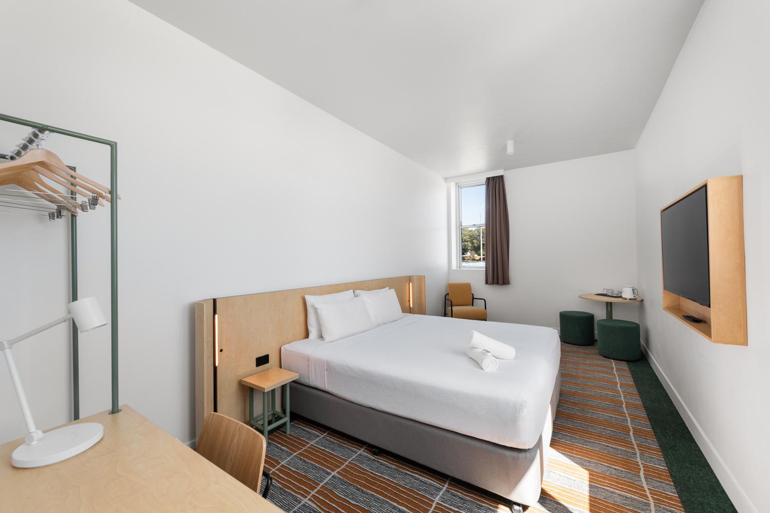 King Opera Harbor View Ensuite