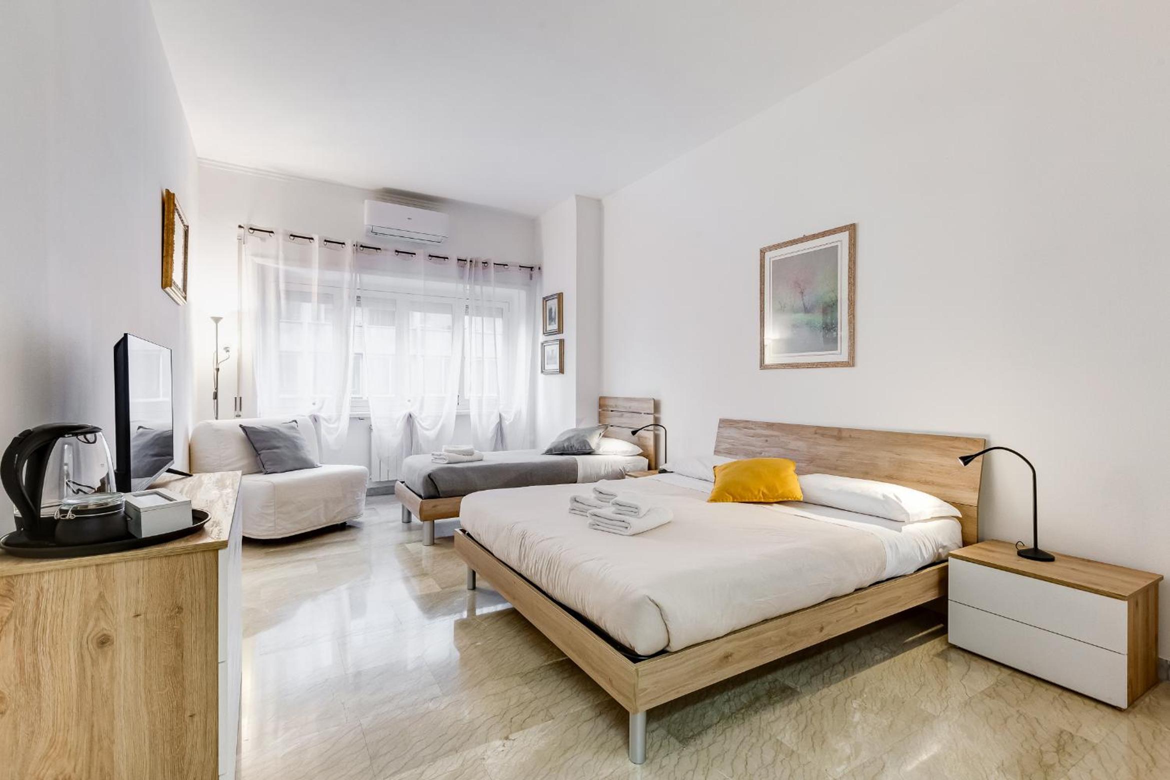 Quadruple Room with Private External Bathroom