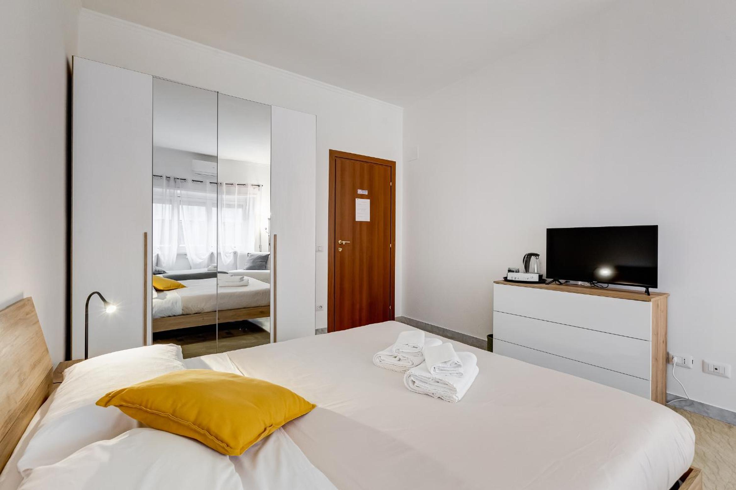 Quadruple Room with Private External Bathroom photo 3