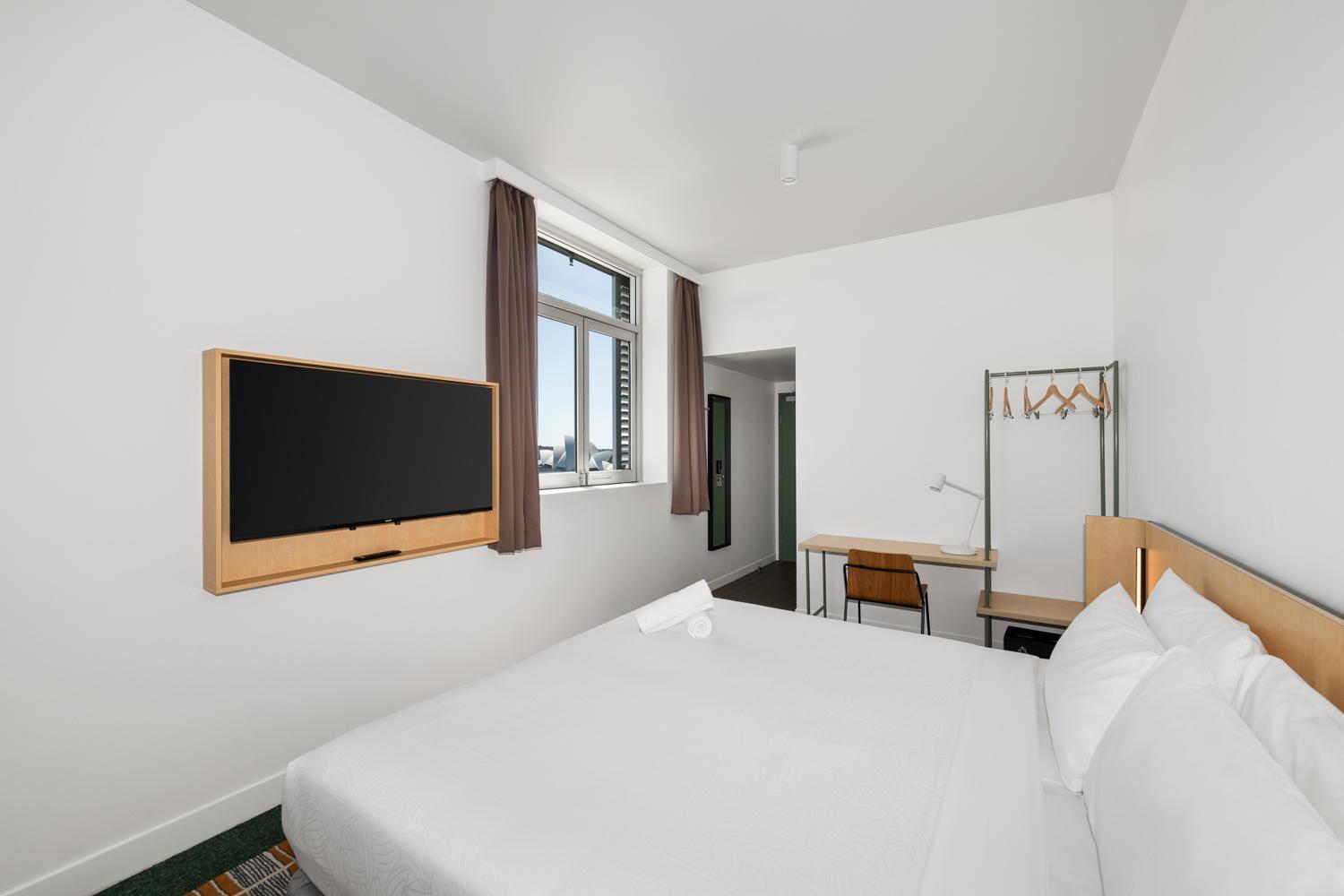 King Opera Harbor View Ensuite