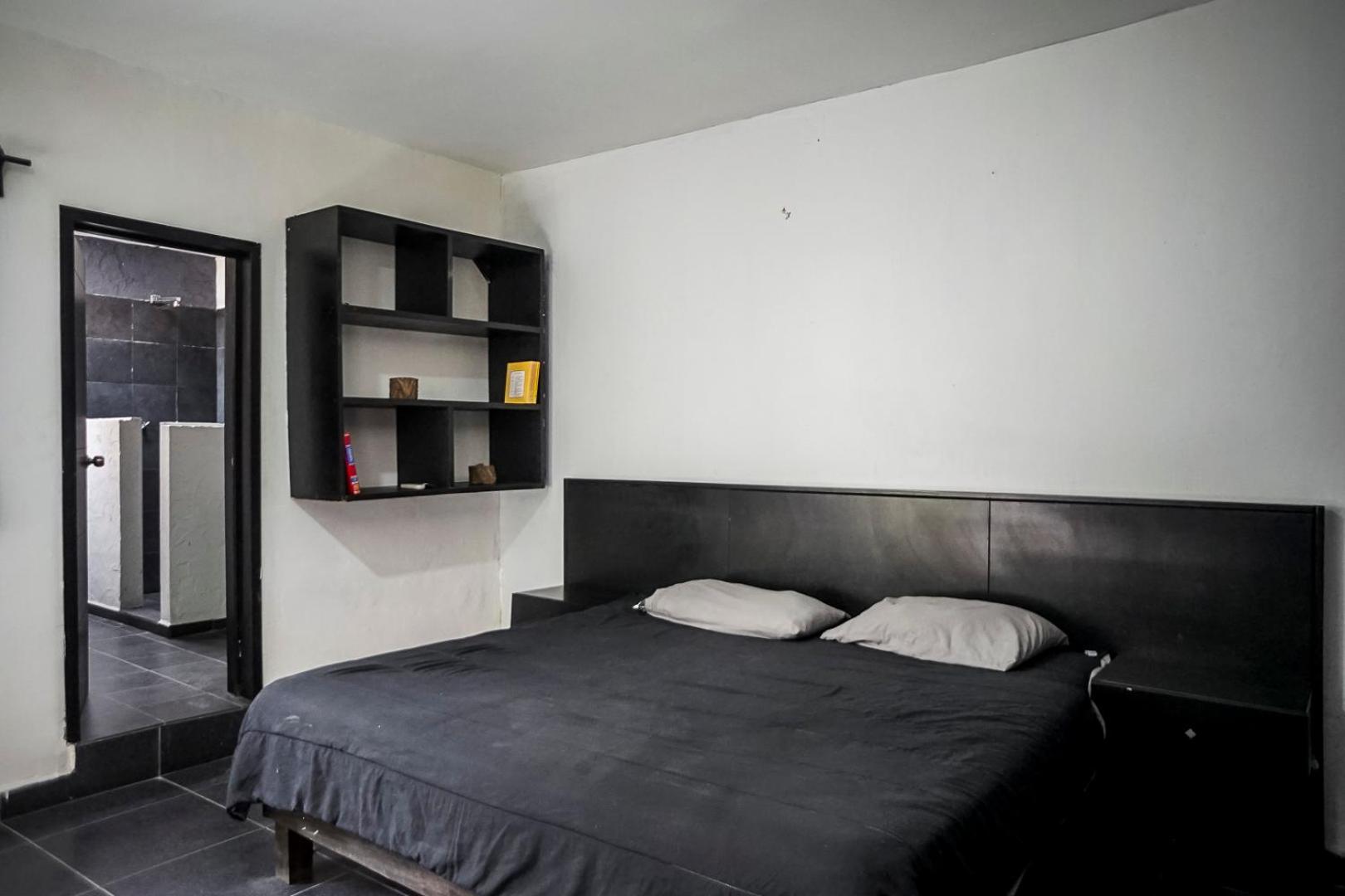 Queen Room photo 2