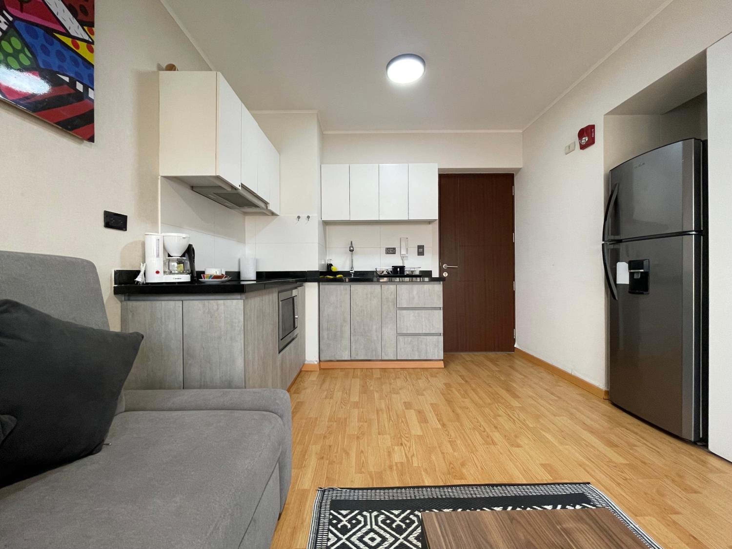 One-Bedroom Apartment with City View photo 3