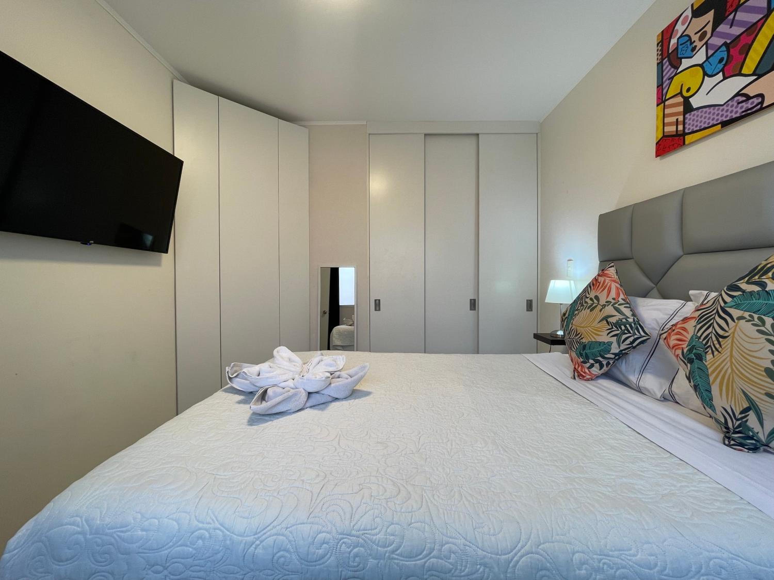 One-Bedroom Apartment with City View photo 2