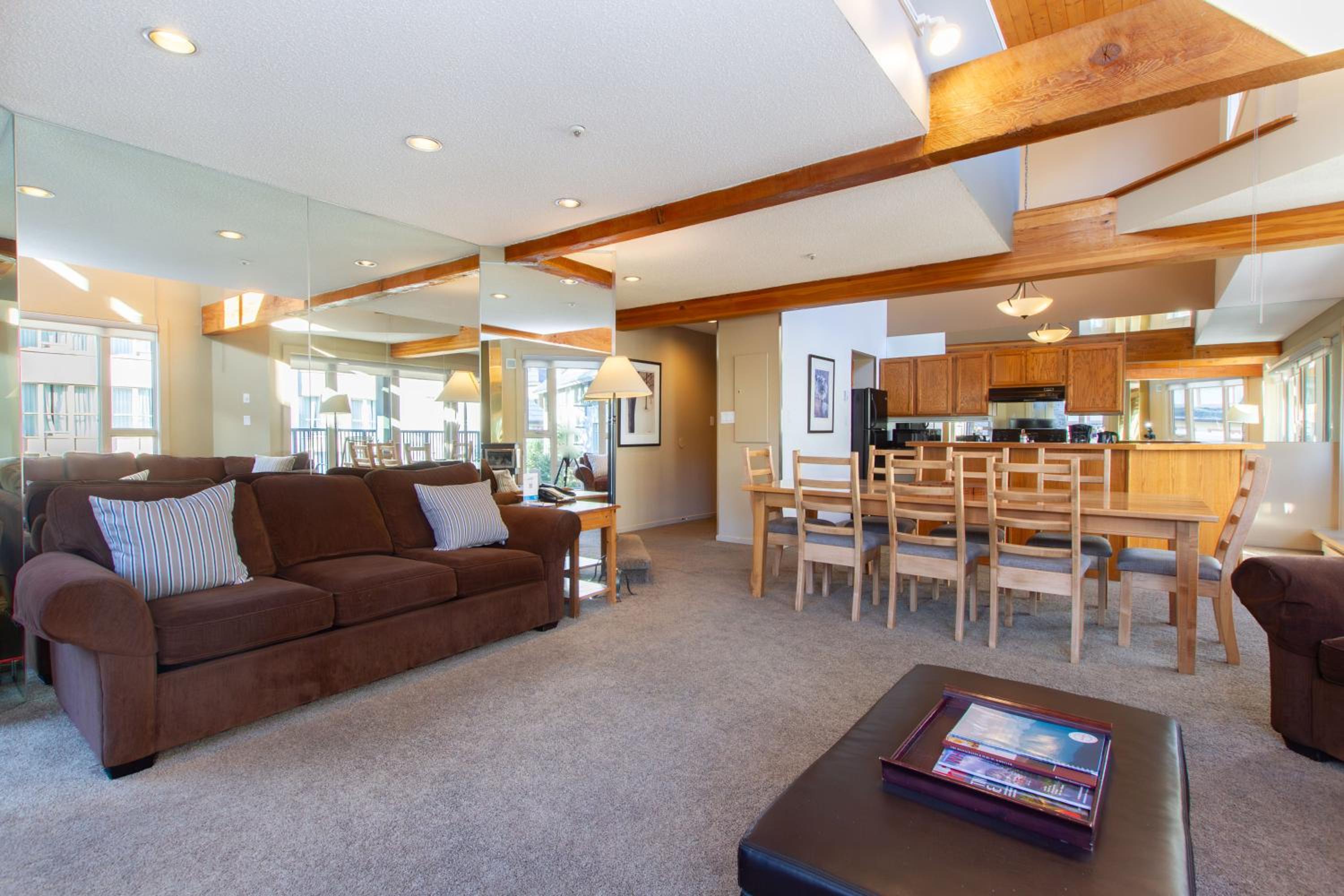 Condo, 1 Bedroom + Loft, Private Hot Tub (Unit 211)