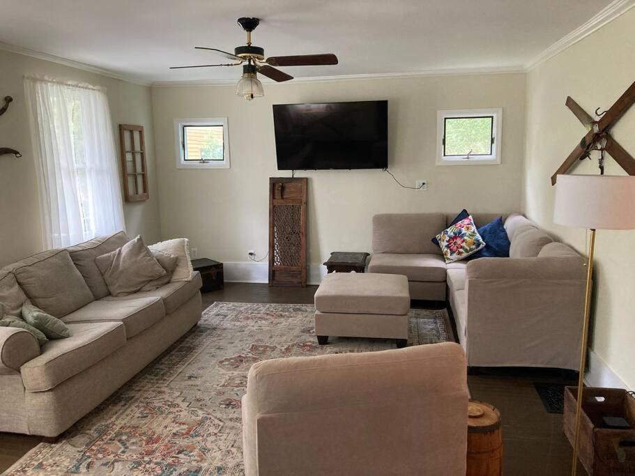 Five-Bedroom House photo 1