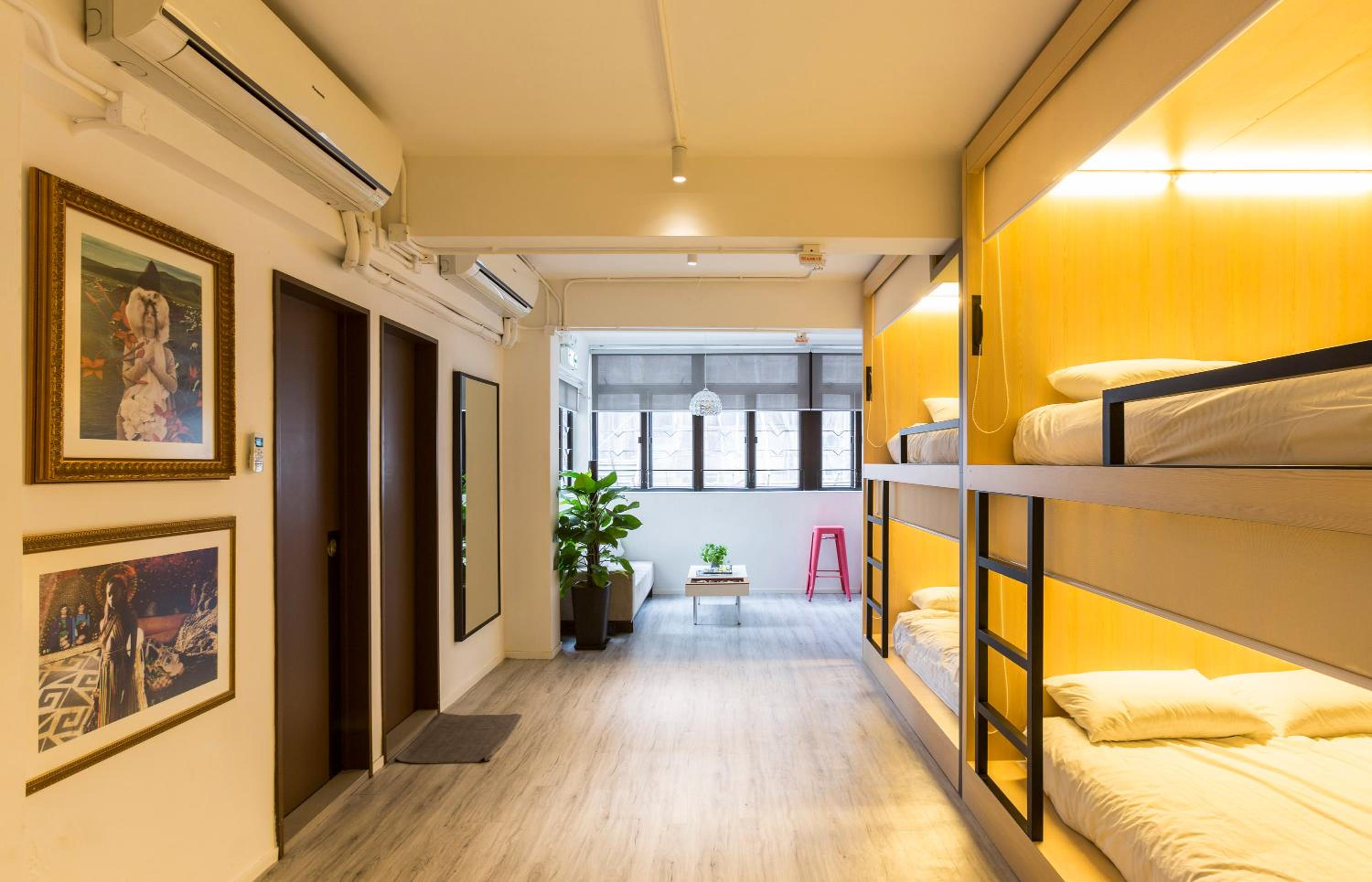 Double Bed in 6-Bed Mixed Dormitory Room