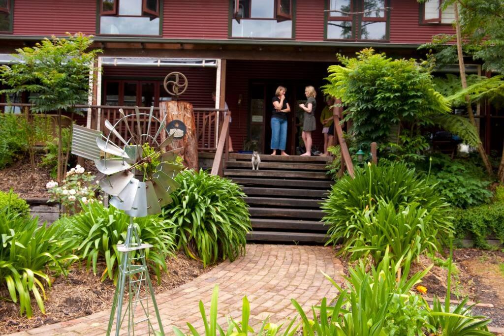 Six-Bedroom House photo 2