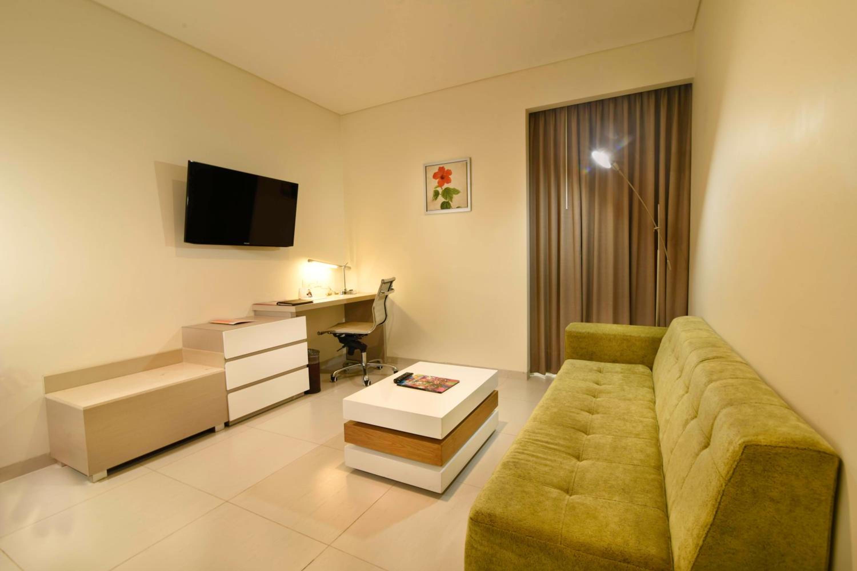 Deluxe King Room photo 2