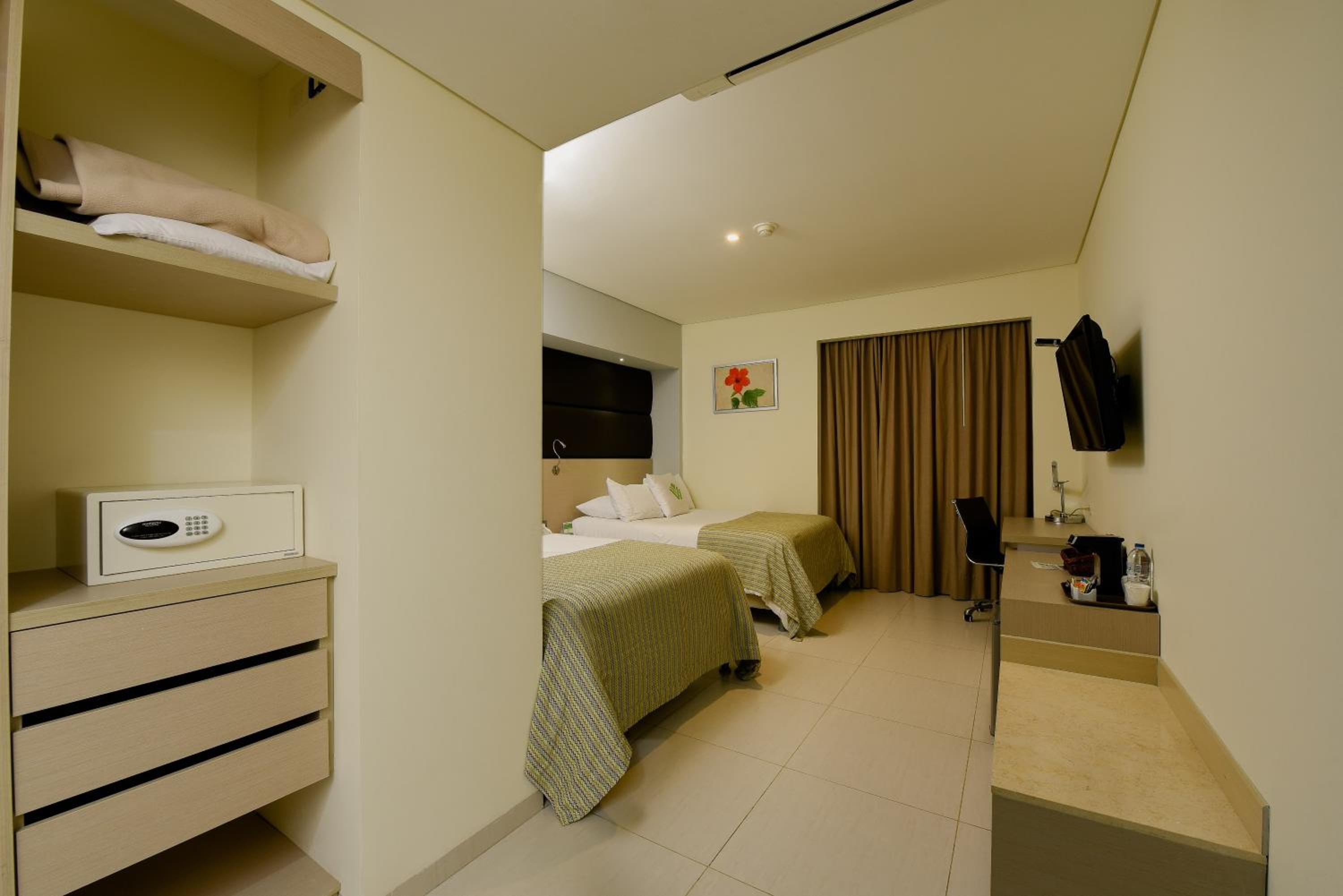 Standard Double Room With Two Double Beds photo 2