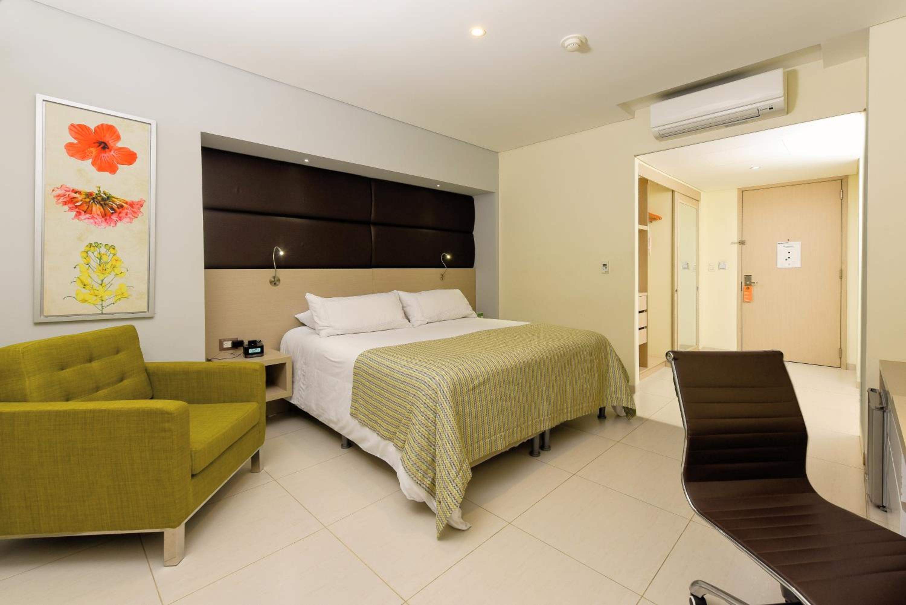 Standard Queen Room photo 1