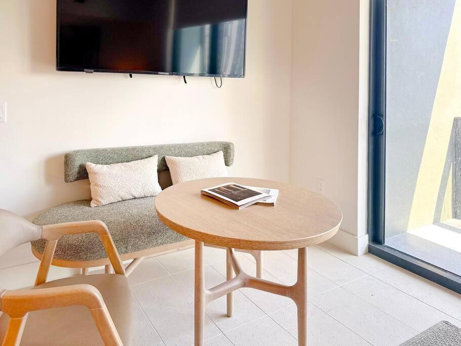 One-Bedroom Apartment photo 3