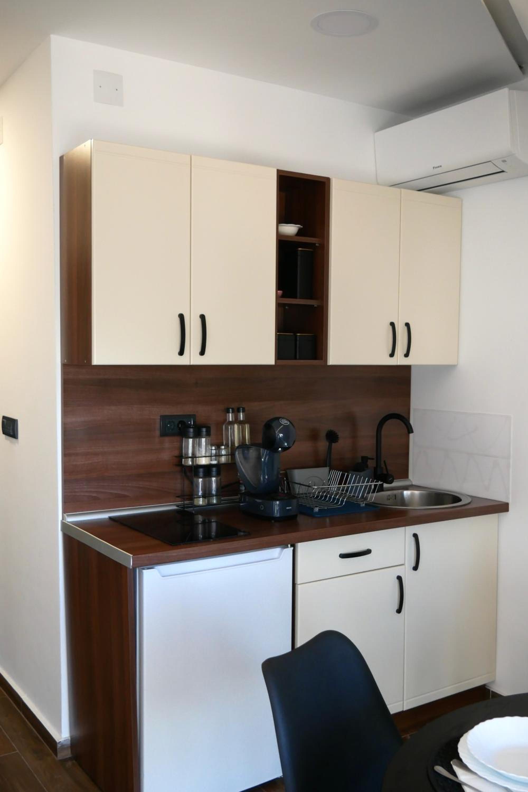 One-Bedroom Apartment photo 3