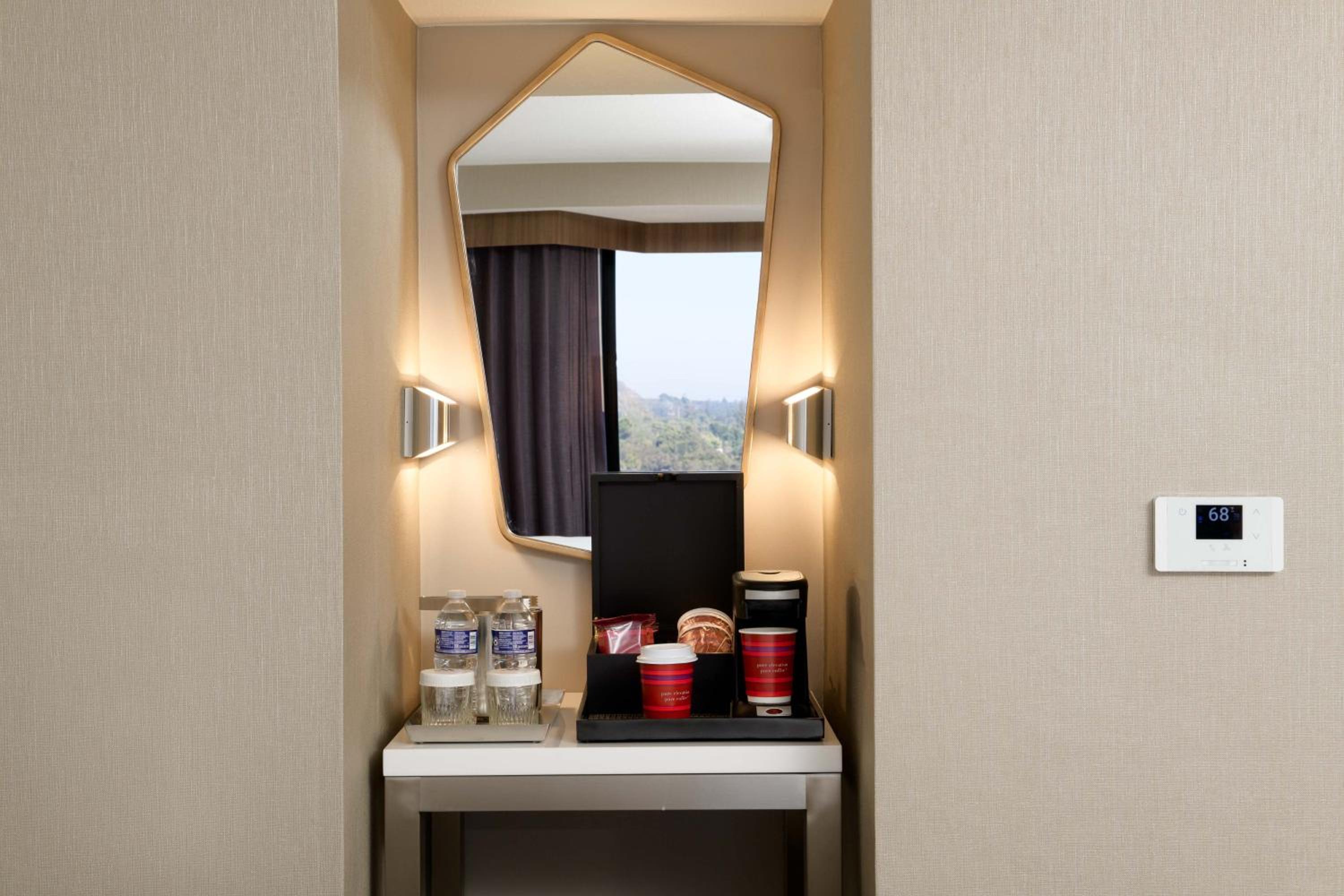 1 King Bed, Concierge Lounge Access, Sofa Bed, High Floor, Guest Room - Photo 7